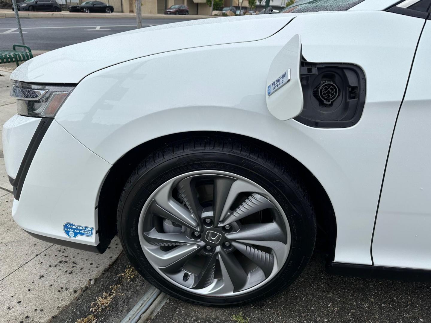 2021 Honda Clarity Plug-In Hybrid (JHMZC5F14MC) with an 1.5L L4 DOHC 16V HYBRID engine, CVT transmission, located at 744 E Miner Ave, Stockton, CA, 95202, (209) 944-5770, 37.956863, -121.282082 - Photo#5