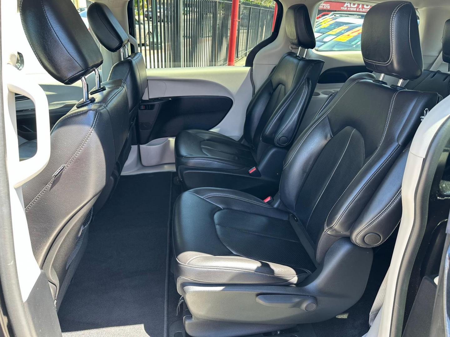 2022 Chrysler Pacifica Hybrid Touring L (2C4RC1L72NR) with an 3.6L V6 DOHC 24V HYBRID engine, CVT transmission, located at 744 E Miner Ave, Stockton, CA, 95202, (209) 944-5770, 37.956863, -121.282082 - Photo#11