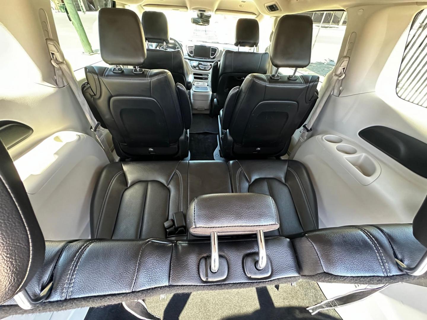 2022 Chrysler Pacifica Hybrid Touring L (2C4RC1L72NR) with an 3.6L V6 DOHC 24V HYBRID engine, CVT transmission, located at 744 E Miner Ave, Stockton, CA, 95202, (209) 944-5770, 37.956863, -121.282082 - Photo#12