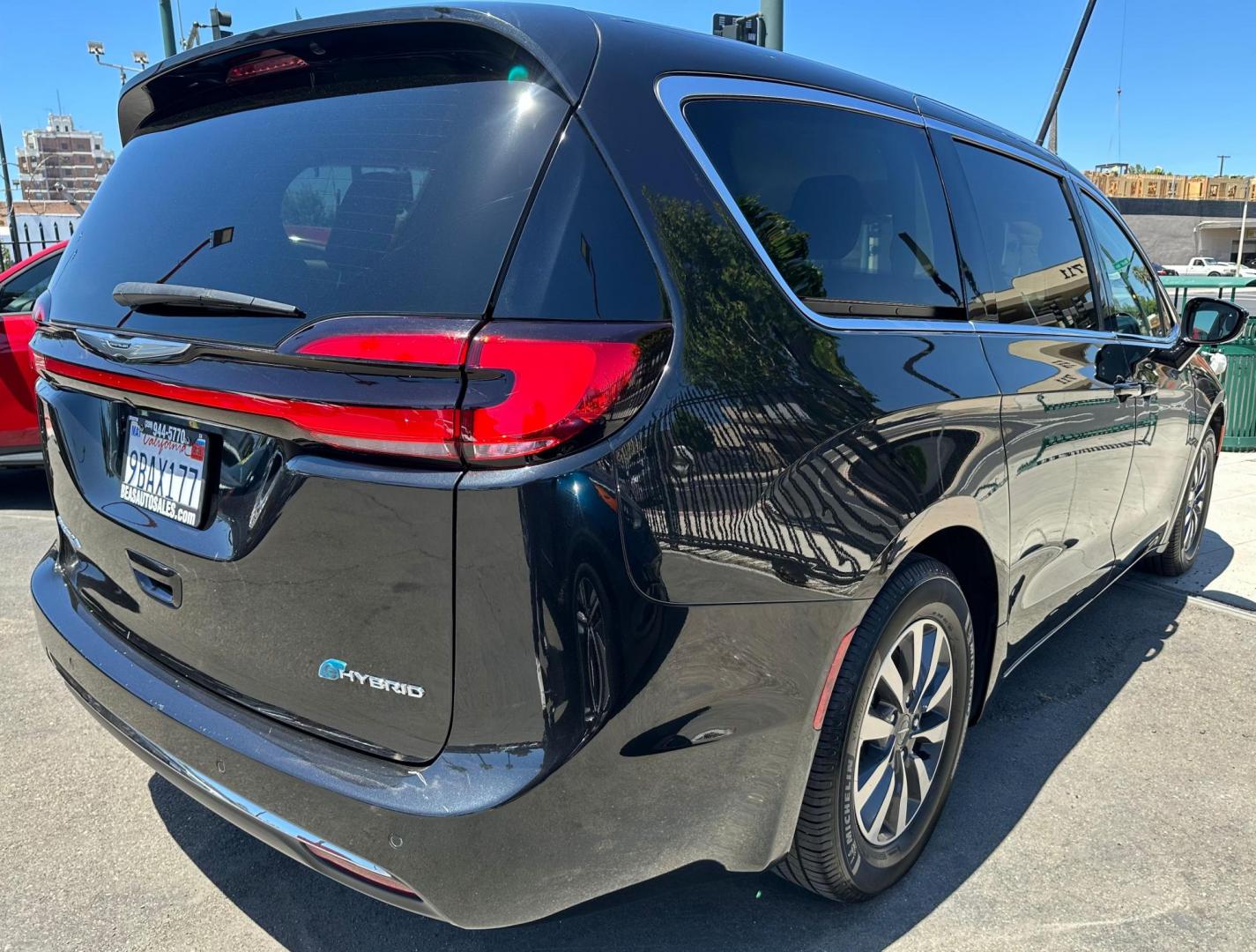 2022 Chrysler Pacifica Hybrid Touring L (2C4RC1L72NR) with an 3.6L V6 DOHC 24V HYBRID engine, CVT transmission, located at 744 E Miner Ave, Stockton, CA, 95202, (209) 944-5770, 37.956863, -121.282082 - Photo#8