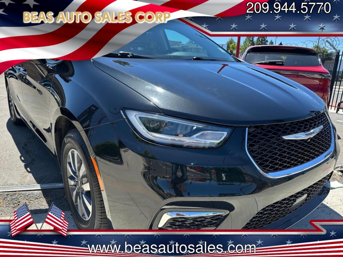 2022 Chrysler Pacifica Hybrid Touring L Hybrid's photo