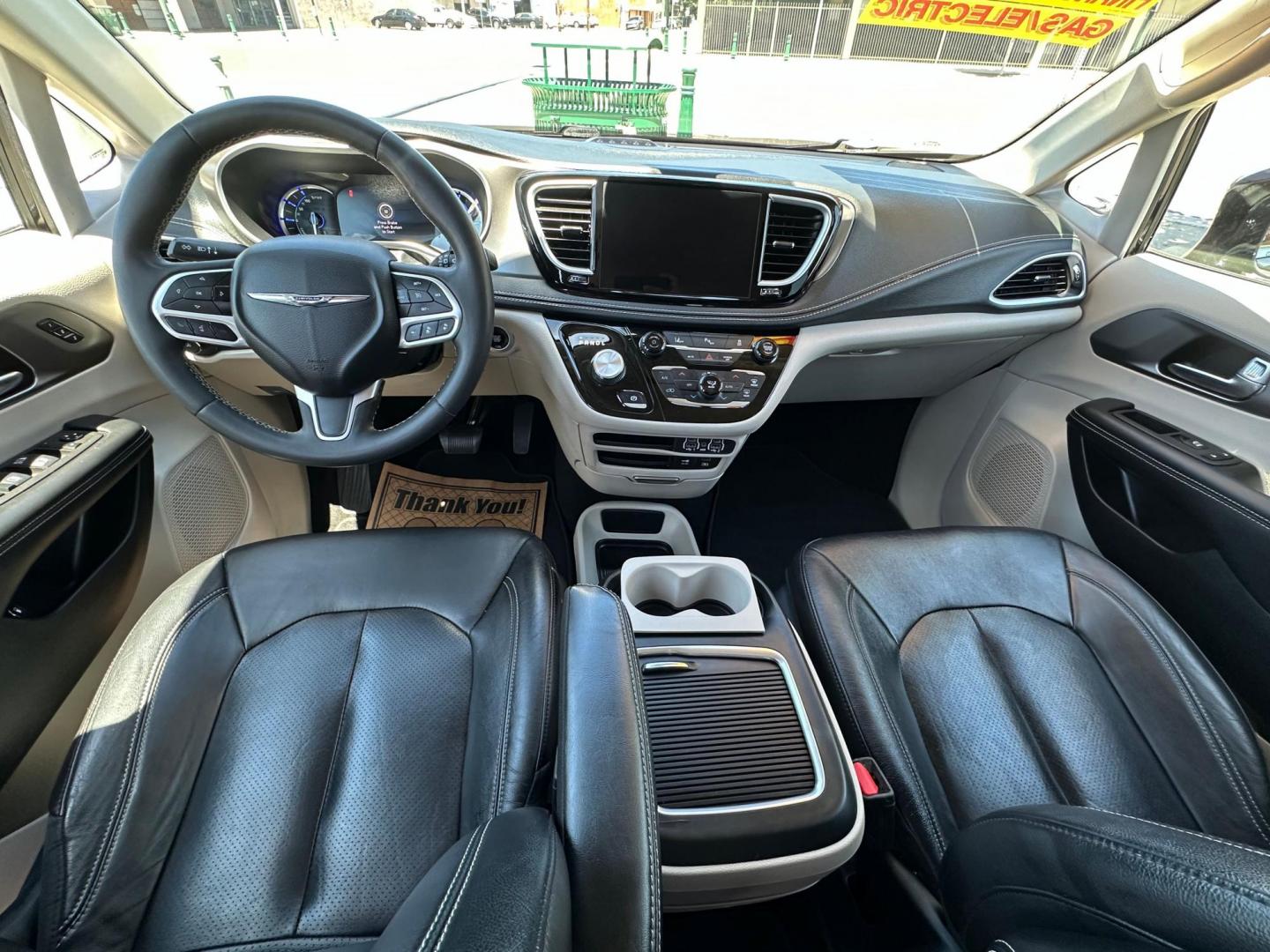 2022 Chrysler Pacifica Hybrid Touring L (2C4RC1L72NR) with an 3.6L V6 DOHC 24V HYBRID engine, CVT transmission, located at 744 E Miner Ave, Stockton, CA, 95202, (209) 944-5770, 37.956863, -121.282082 - Photo#9