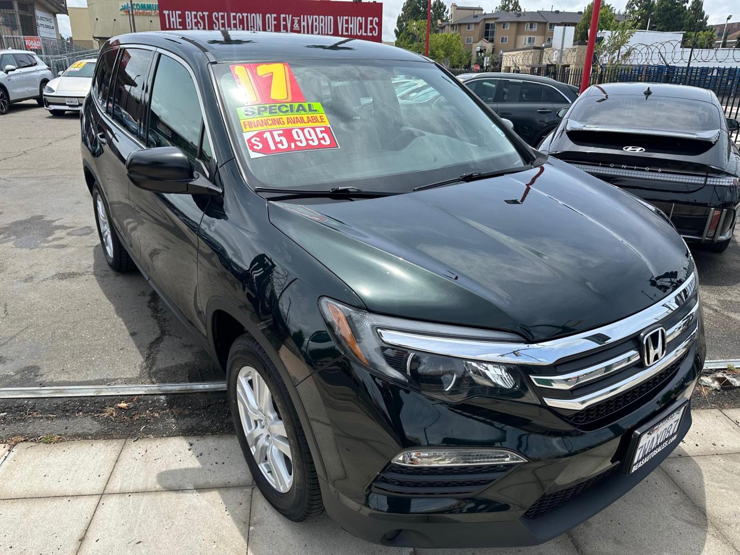 2017 Honda Pilot LX 2WD (5FNYF5H15HB) with an 3.5L V6 SOHC 24V engine, 6A transmission, located at 744 E Miner Ave, Stockton, CA, 95202, (209) 944-5770, 37.956863, -121.282082 - Photo#1