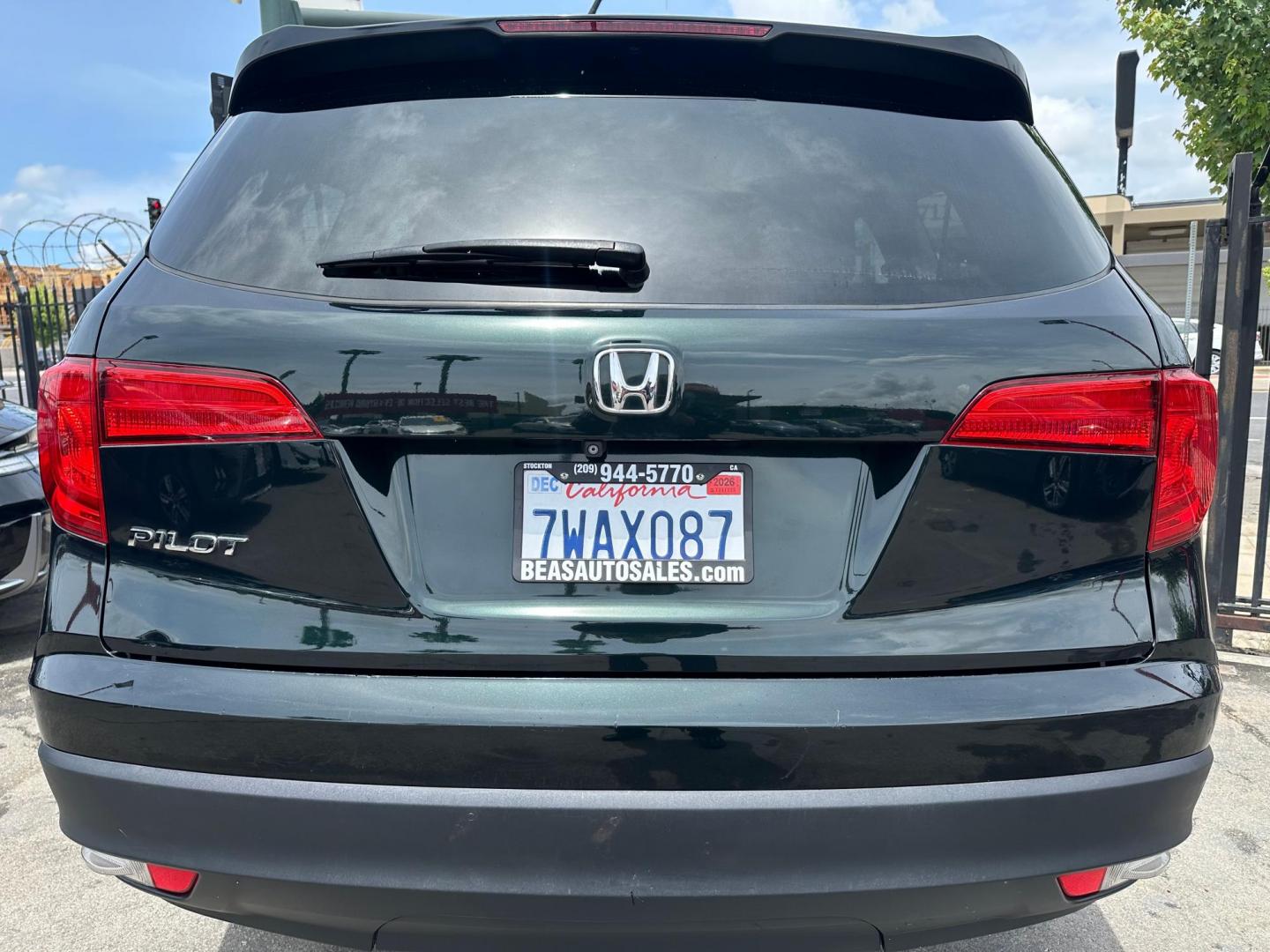 2017 Honda Pilot LX 2WD (5FNYF5H15HB) with an 3.5L V6 SOHC 24V engine, 6A transmission, located at 744 E Miner Ave, Stockton, CA, 95202, (209) 944-5770, 37.956863, -121.282082 - Photo#6