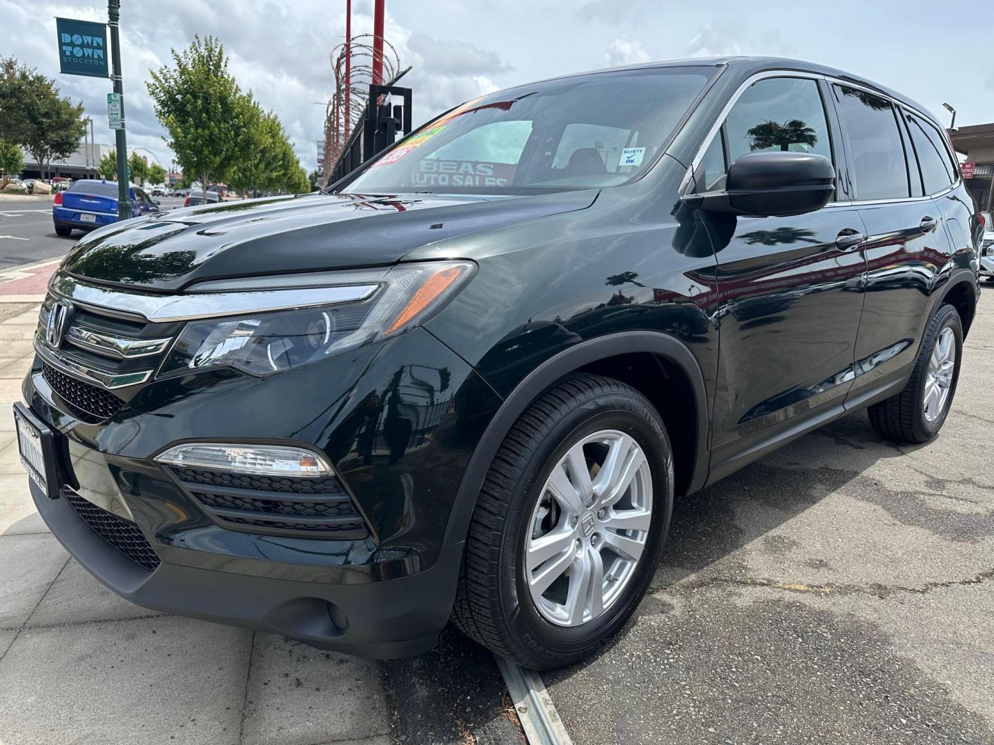 2017 Honda Pilot LX 2WD (5FNYF5H15HB) with an 3.5L V6 SOHC 24V engine, 6A transmission, located at 744 E Miner Ave, Stockton, CA, 95202, (209) 944-5770, 37.956863, -121.282082 - Photo#3
