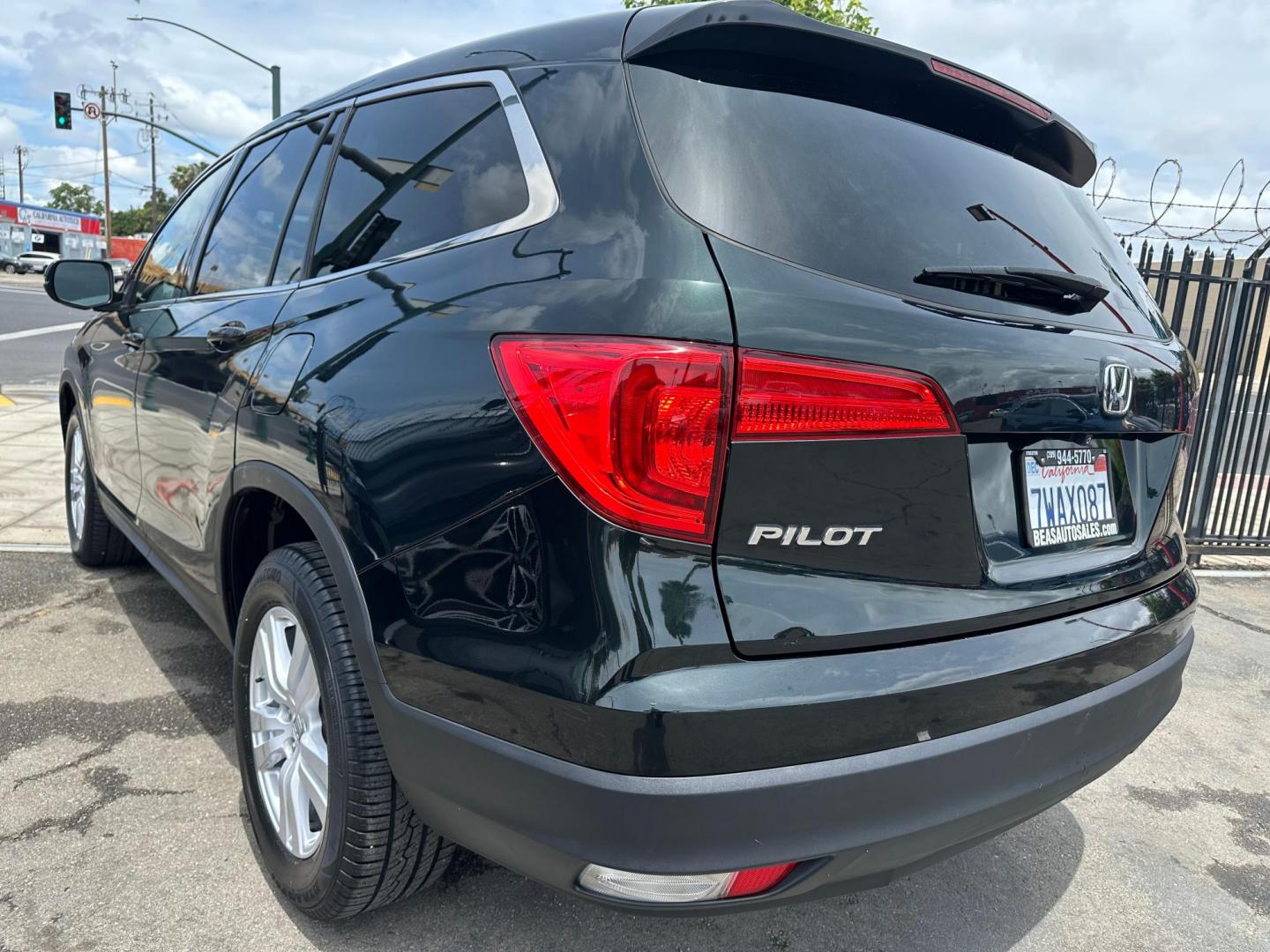 2017 Honda Pilot LX 2WD (5FNYF5H15HB) with an 3.5L V6 SOHC 24V engine, 6A transmission, located at 744 E Miner Ave, Stockton, CA, 95202, (209) 944-5770, 37.956863, -121.282082 - Photo#7