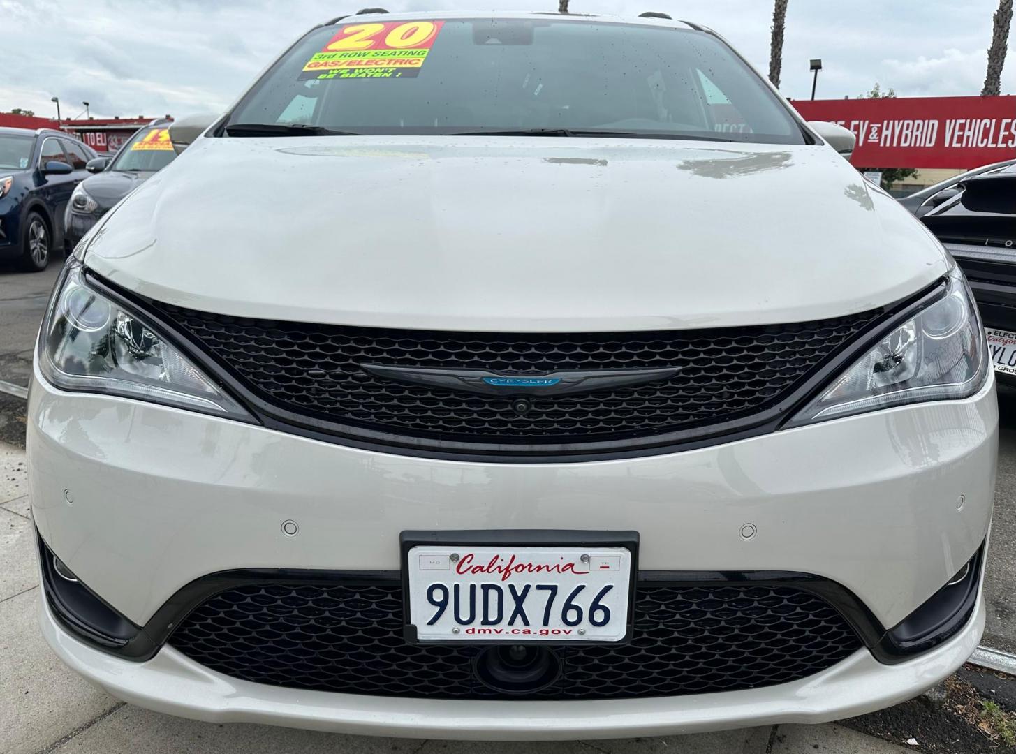 2020 Chrysler Pacifica Hybrid Limited (2C4RC1N73LR) with an 3.6L V6 DOHC 24V HYBRID engine, CVT transmission, located at 744 E Miner Ave, Stockton, CA, 95202, (209) 944-5770, 37.956863, -121.282082 - Photo#2