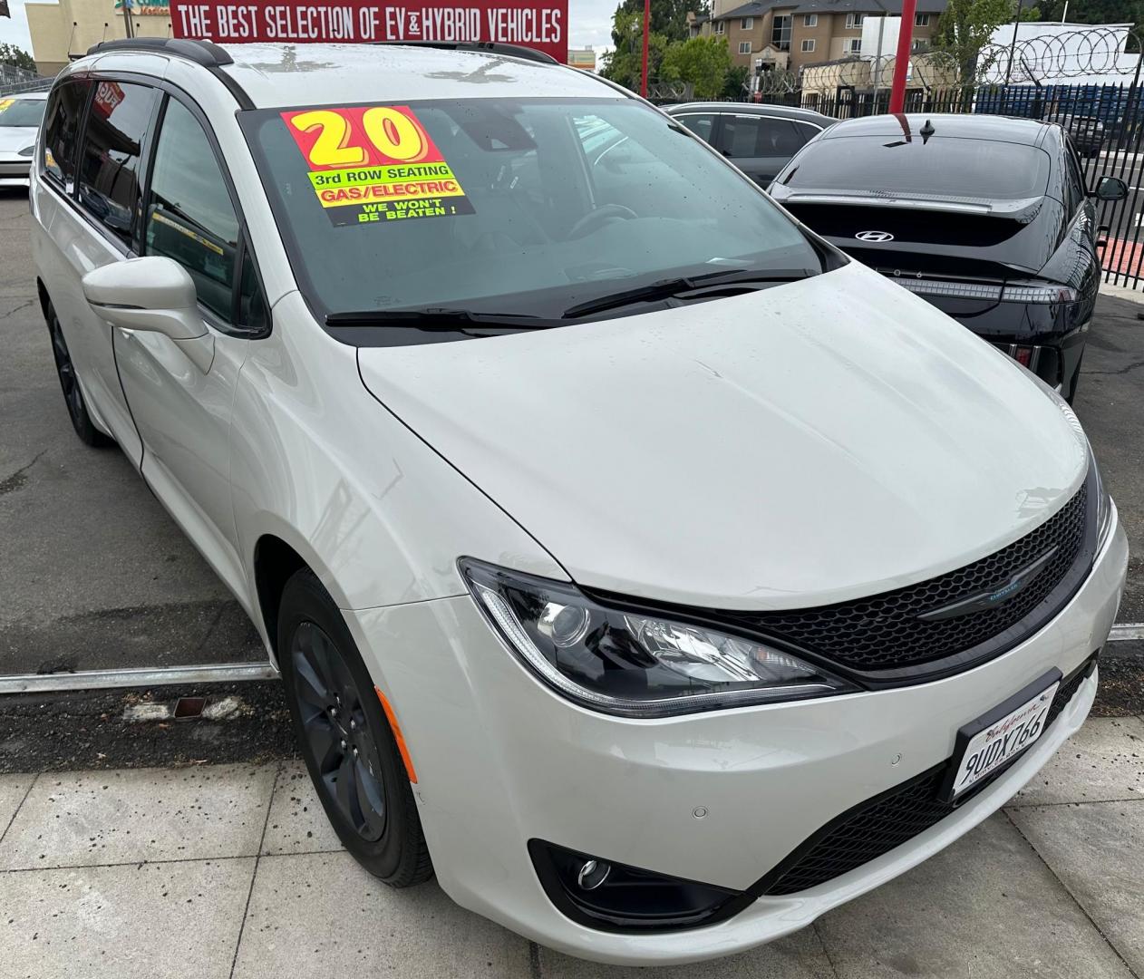 2020 Chrysler Pacifica Hybrid Limited (2C4RC1N73LR) with an 3.6L V6 DOHC 24V HYBRID engine, CVT transmission, located at 744 E Miner Ave, Stockton, CA, 95202, (209) 944-5770, 37.956863, -121.282082 - Photo#1