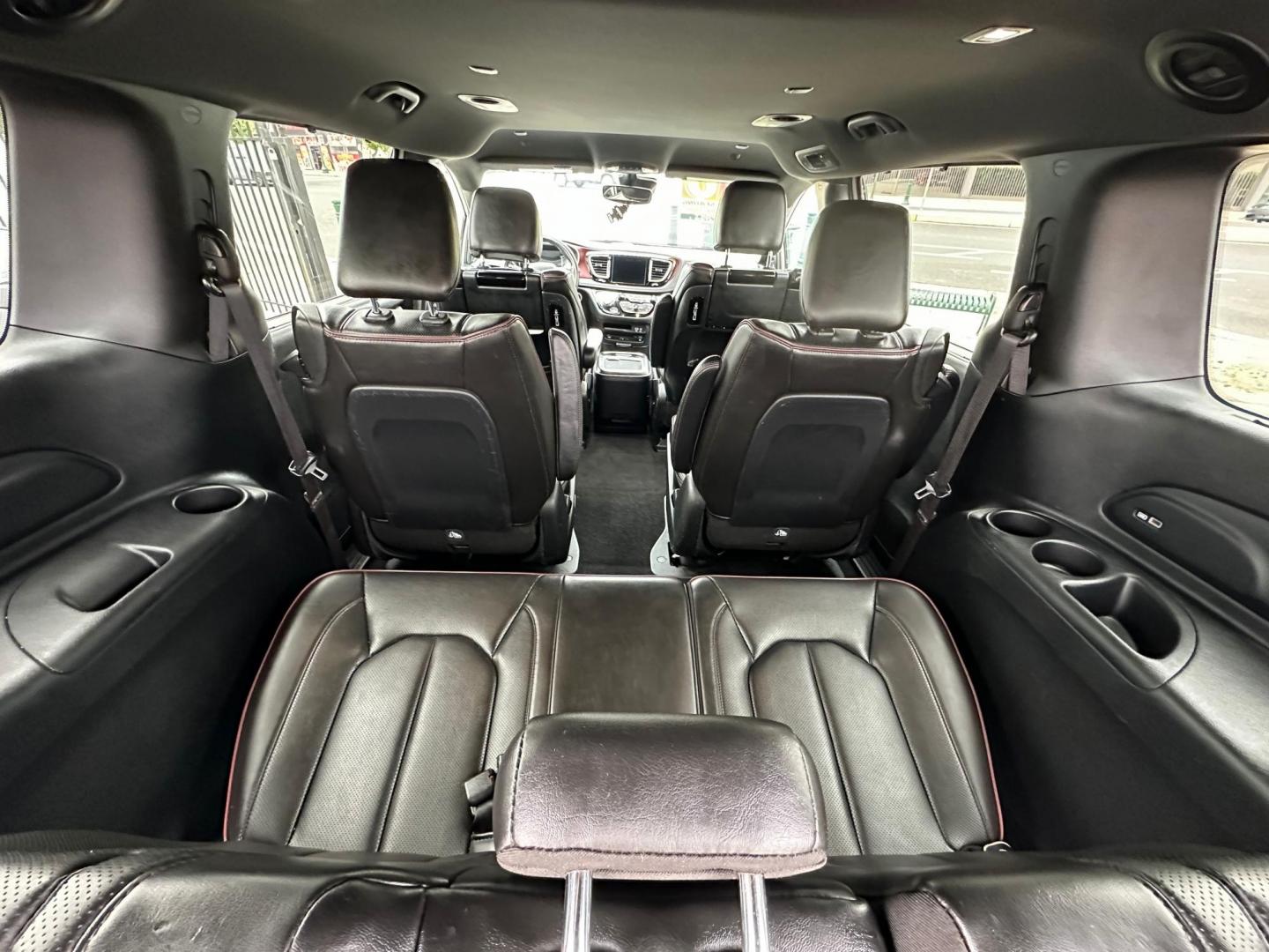 2020 Chrysler Pacifica Hybrid Limited (2C4RC1N73LR) with an 3.6L V6 DOHC 24V HYBRID engine, CVT transmission, located at 744 E Miner Ave, Stockton, CA, 95202, (209) 944-5770, 37.956863, -121.282082 - Photo#12
