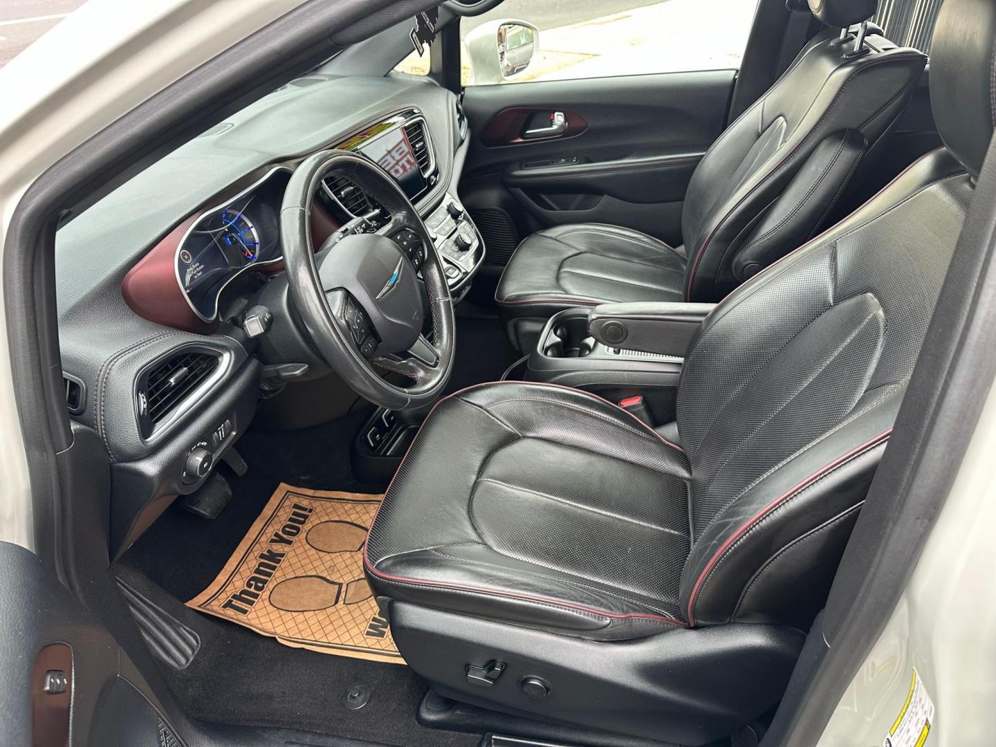 2020 Chrysler Pacifica Hybrid Limited (2C4RC1N73LR) with an 3.6L V6 DOHC 24V HYBRID engine, CVT transmission, located at 744 E Miner Ave, Stockton, CA, 95202, (209) 944-5770, 37.956863, -121.282082 - Photo#10