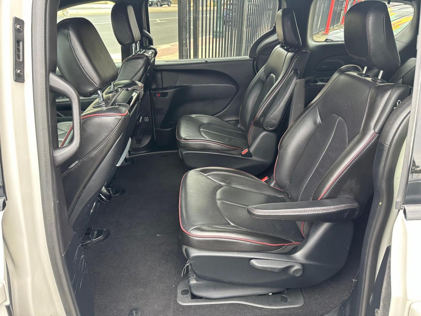 2020 Chrysler Pacifica Hybrid Limited (2C4RC1N73LR) with an 3.6L V6 DOHC 24V HYBRID engine, CVT transmission, located at 744 E Miner Ave, Stockton, CA, 95202, (209) 944-5770, 37.956863, -121.282082 - Photo#11
