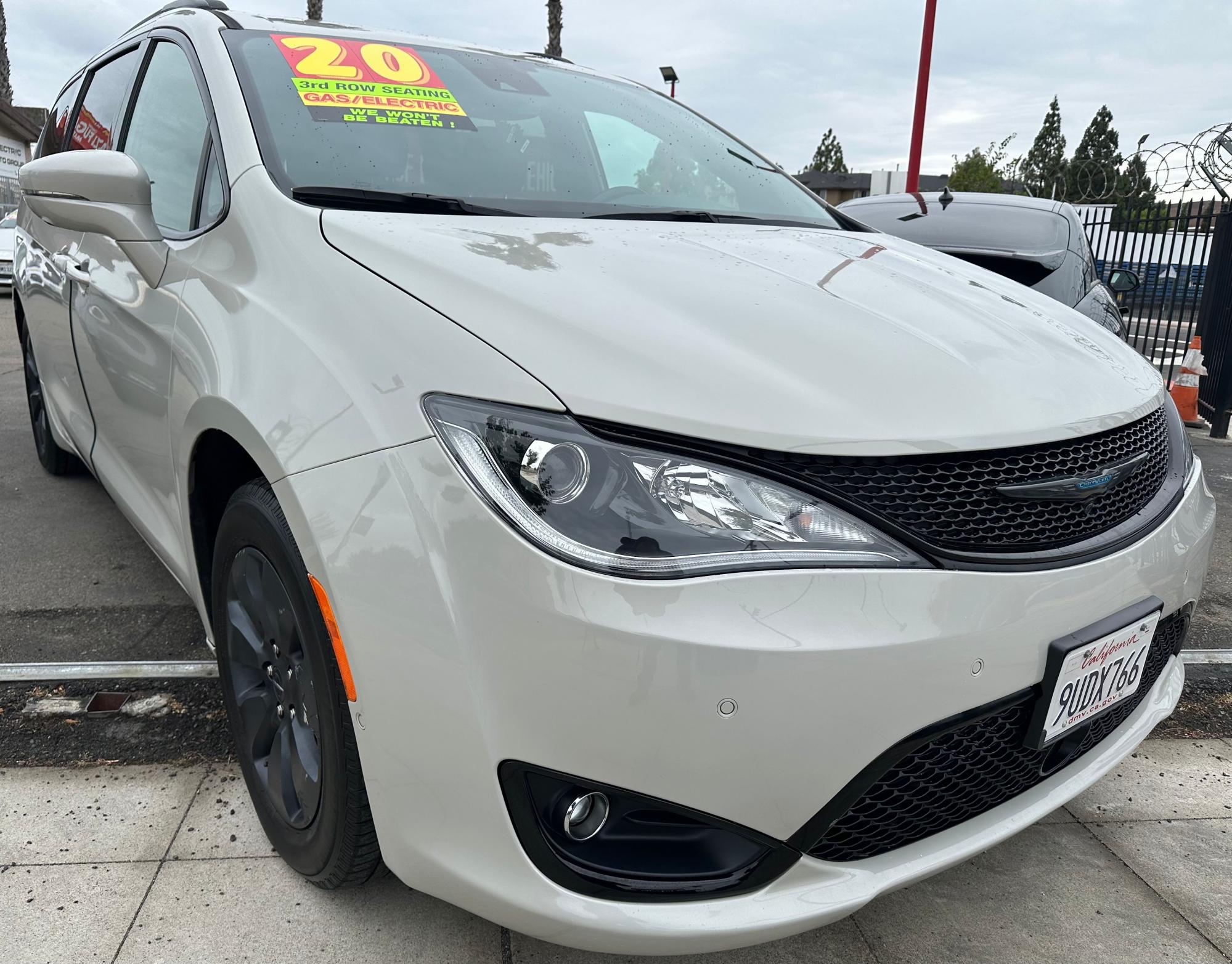 photo of 2020 Chrysler Pacifica Hybrid Limited