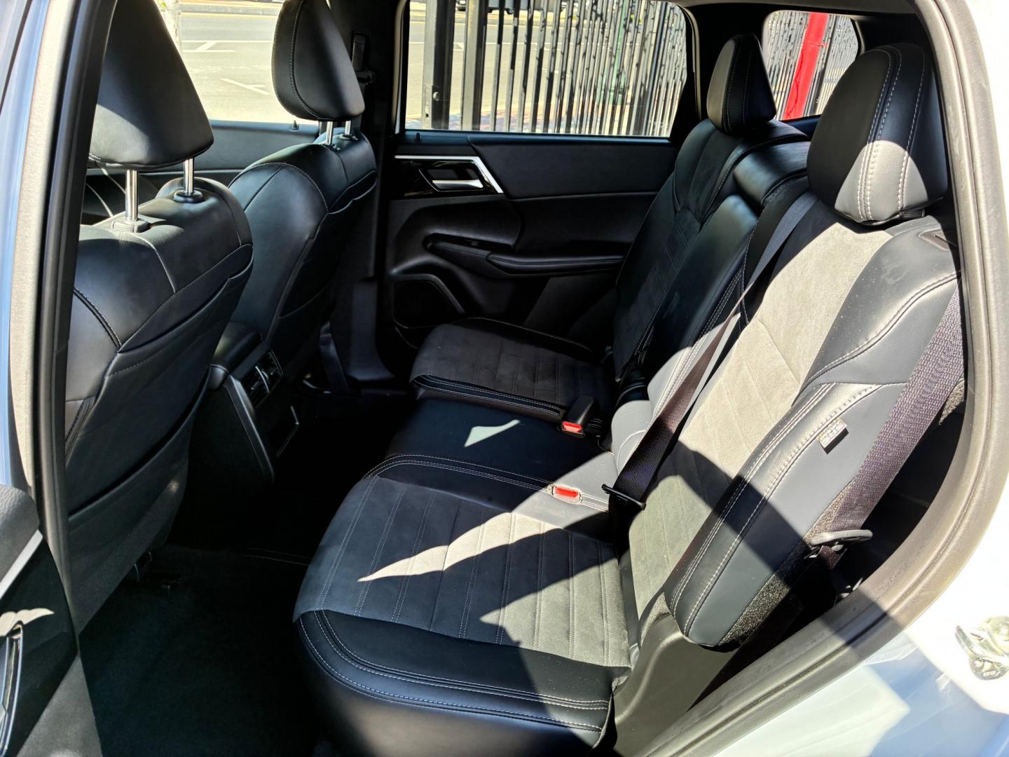 2024 Mitsubishi Outlander PHEV SEL (JA4T5VA96RZ) with an 2.0L L4 DOHC 16V HYBRID engine, 1A transmission, located at 744 E Miner Ave, Stockton, CA, 95202, (209) 944-5770, 37.956863, -121.282082 - Photo#10