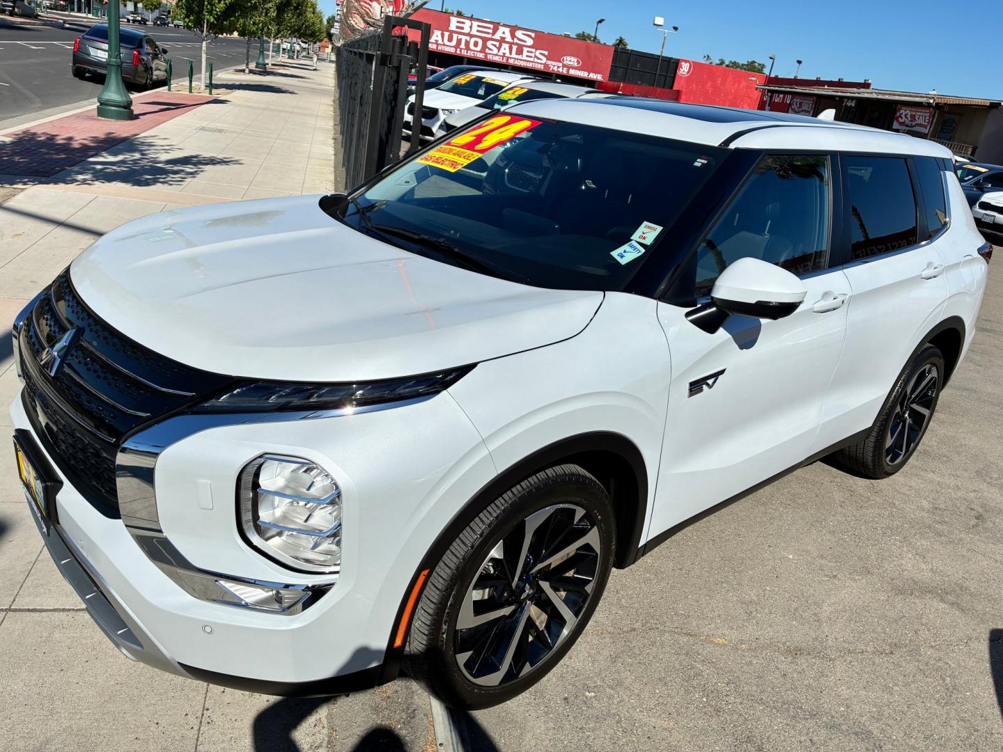 2024 Mitsubishi Outlander PHEV SEL (JA4T5VA96RZ) with an 2.0L L4 DOHC 16V HYBRID engine, 1A transmission, located at 744 E Miner Ave, Stockton, CA, 95202, (209) 944-5770, 37.956863, -121.282082 - Photo#4