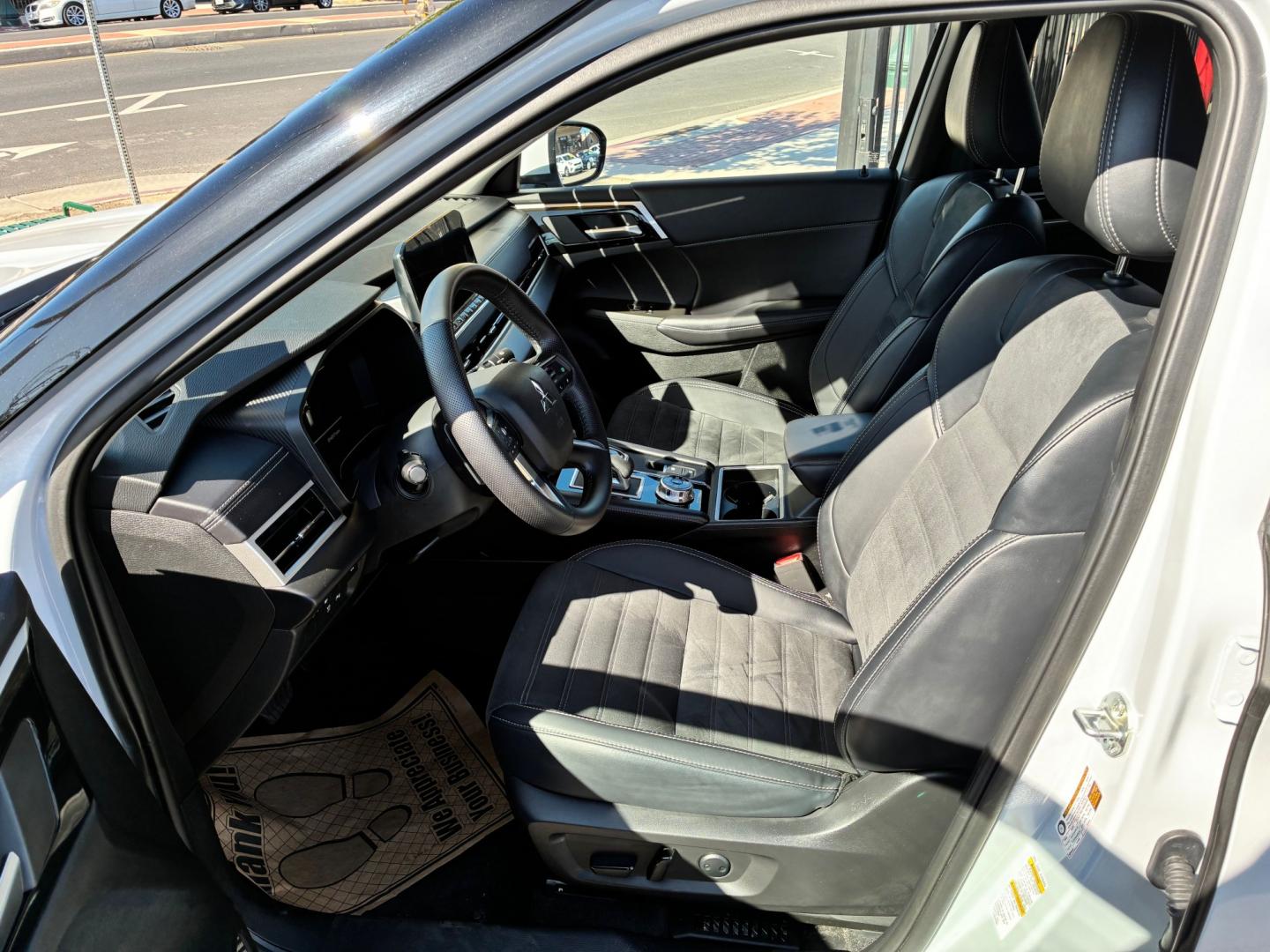 2024 Mitsubishi Outlander PHEV SEL (JA4T5VA96RZ) with an 2.0L L4 DOHC 16V HYBRID engine, 1A transmission, located at 744 E Miner Ave, Stockton, CA, 95202, (209) 944-5770, 37.956863, -121.282082 - Photo#9