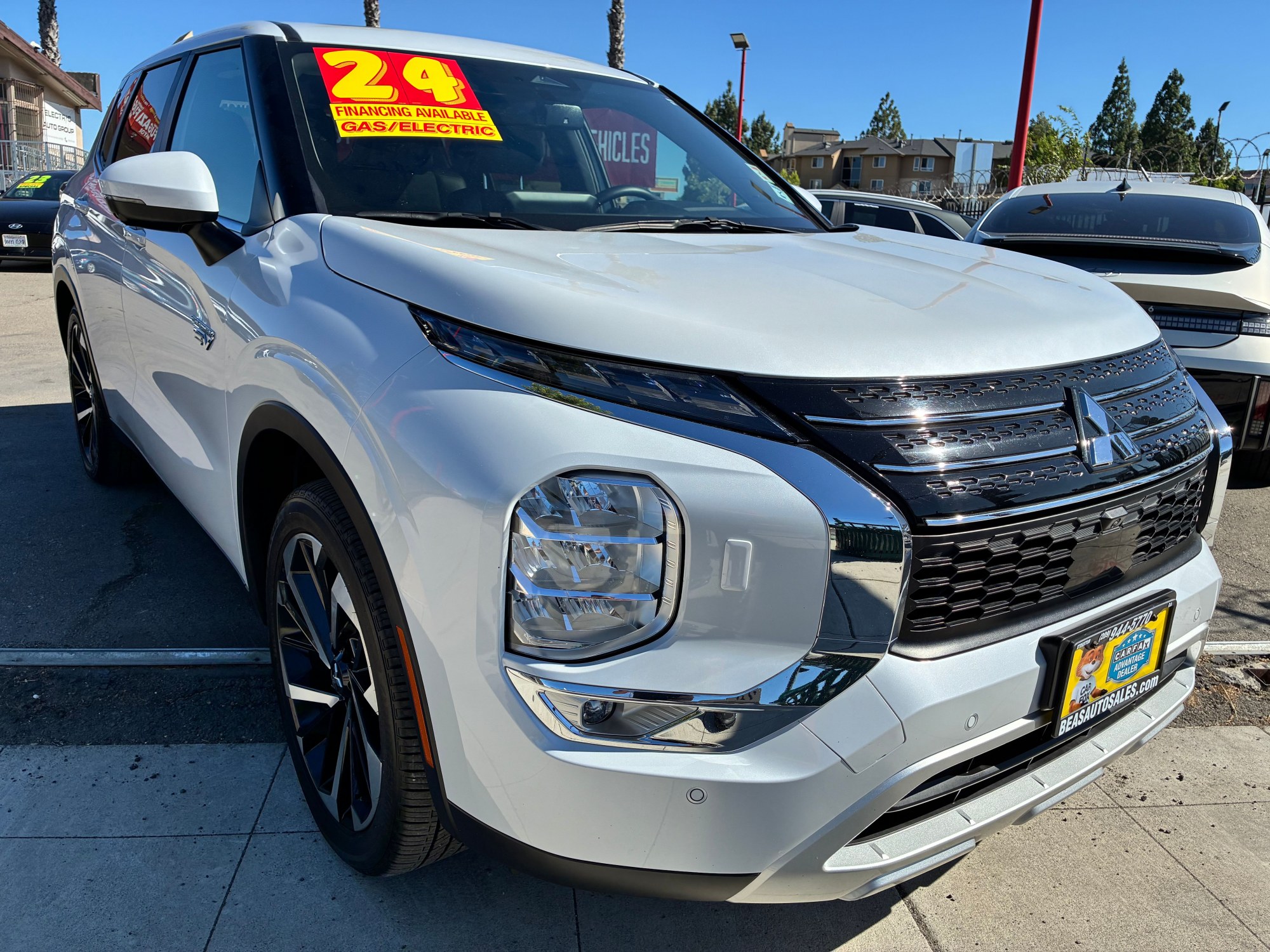 photo of 2024 Mitsubishi Outlander PHEV SEL