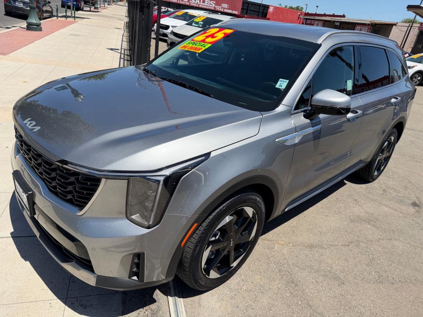 2025 Kia Sorento Hybrid EX AWD (KNDRJDJH0S5) with an 1.6L L4 DOHC 16V HYBRID engine, 6A transmission, located at 744 E Miner Ave, Stockton, CA, 95202, (209) 944-5770, 37.956863, -121.282082 - Photo#4