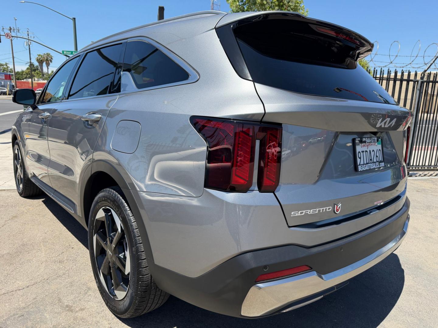 2025 Kia Sorento Hybrid EX AWD (KNDRJDJH0S5) with an 1.6L L4 DOHC 16V HYBRID engine, 6A transmission, located at 744 E Miner Ave, Stockton, CA, 95202, (209) 944-5770, 37.956863, -121.282082 - Photo#5