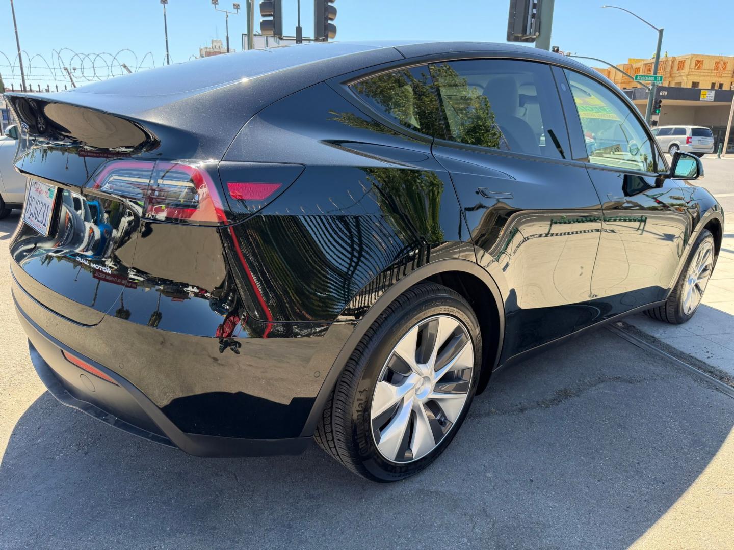 2022 Tesla Model Y Long Range AWD (7SAYGAEE0NF) with an ELECTRIC engine, 1A transmission, located at 744 E Miner Ave, Stockton, CA, 95202, (209) 944-5770, 37.956863, -121.282082 - Photo#5