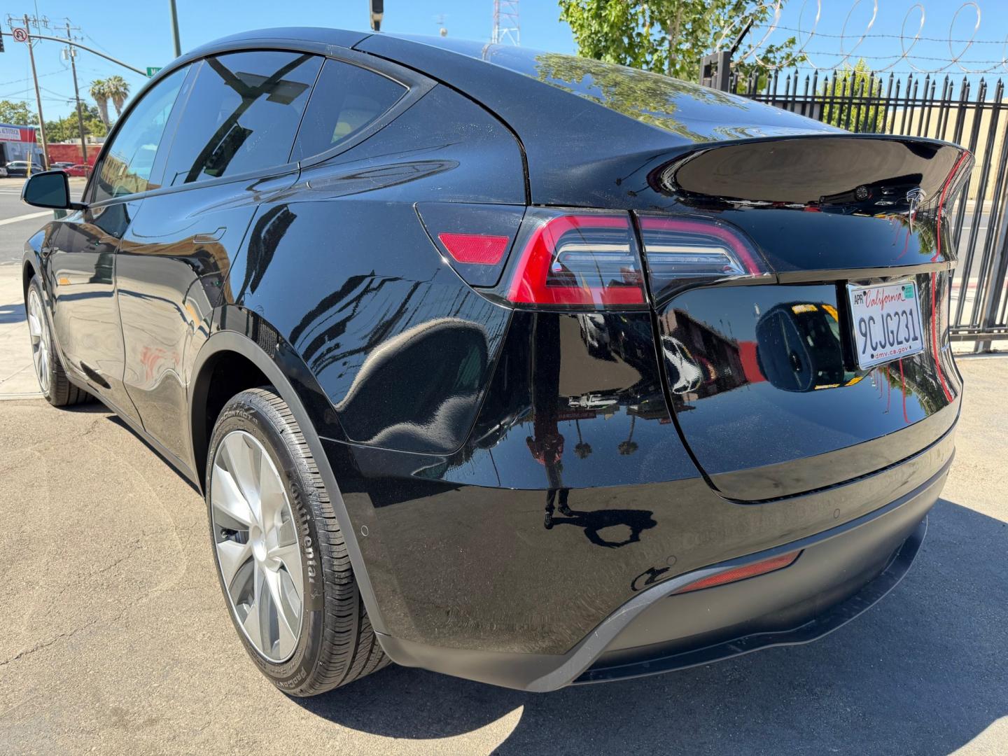 2022 Tesla Model Y Long Range AWD (7SAYGAEE0NF) with an ELECTRIC engine, 1A transmission, located at 744 E Miner Ave, Stockton, CA, 95202, (209) 944-5770, 37.956863, -121.282082 - Photo#7