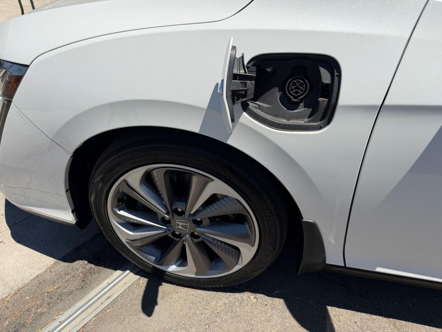 2019 Honda Clarity Plug-In Hybrid (JHMZC5F13KC) with an 1.5L L4 DOHC 16V HYBRID engine, CVT transmission, located at 744 E Miner Ave, Stockton, CA, 95202, (209) 944-5770, 37.956863, -121.282082 - Photo#8