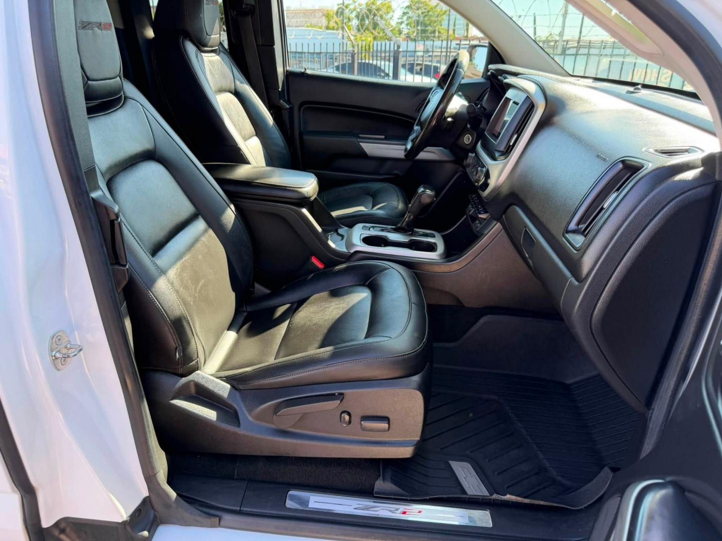 2018 Chevrolet Colorado ZR2 Ext. Cab 4WD (1GCRTEEN8J1) with an 3.6L V6 DOHC 24V GAS engine, 6A transmission, located at 744 E Miner Ave, Stockton, CA, 95202, (209) 944-5770, 37.956863, -121.282082- Photo#11