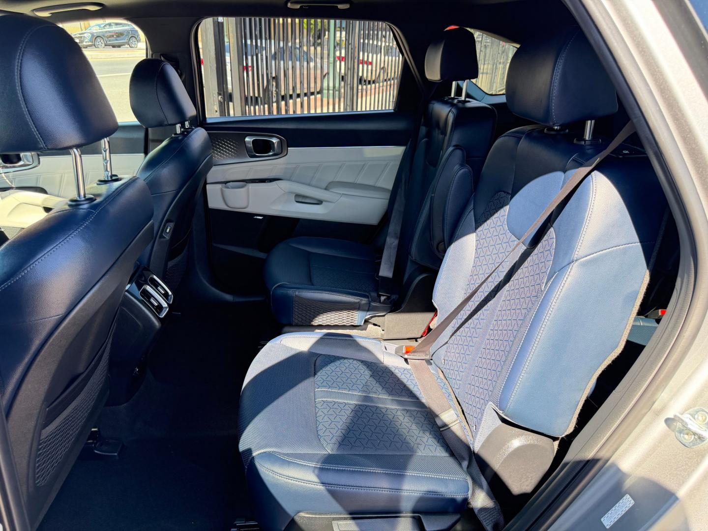 2022 Kia Sorento Plug In Hybrid SX Prestige (KNDRMDLH6N5) with an 1.6L L4 DOHC 16V HYBRID engine, 6A transmission, located at 744 E Miner Ave, Stockton, CA, 95202, (209) 944-5770, 37.956863, -121.282082- Photo#10