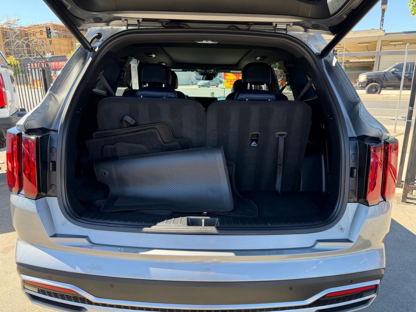 2022 Kia Sorento Plug In Hybrid SX Prestige (KNDRMDLH6N5) with an 1.6L L4 DOHC 16V HYBRID engine, 6A transmission, located at 744 E Miner Ave, Stockton, CA, 95202, (209) 944-5770, 37.956863, -121.282082- Photo#12