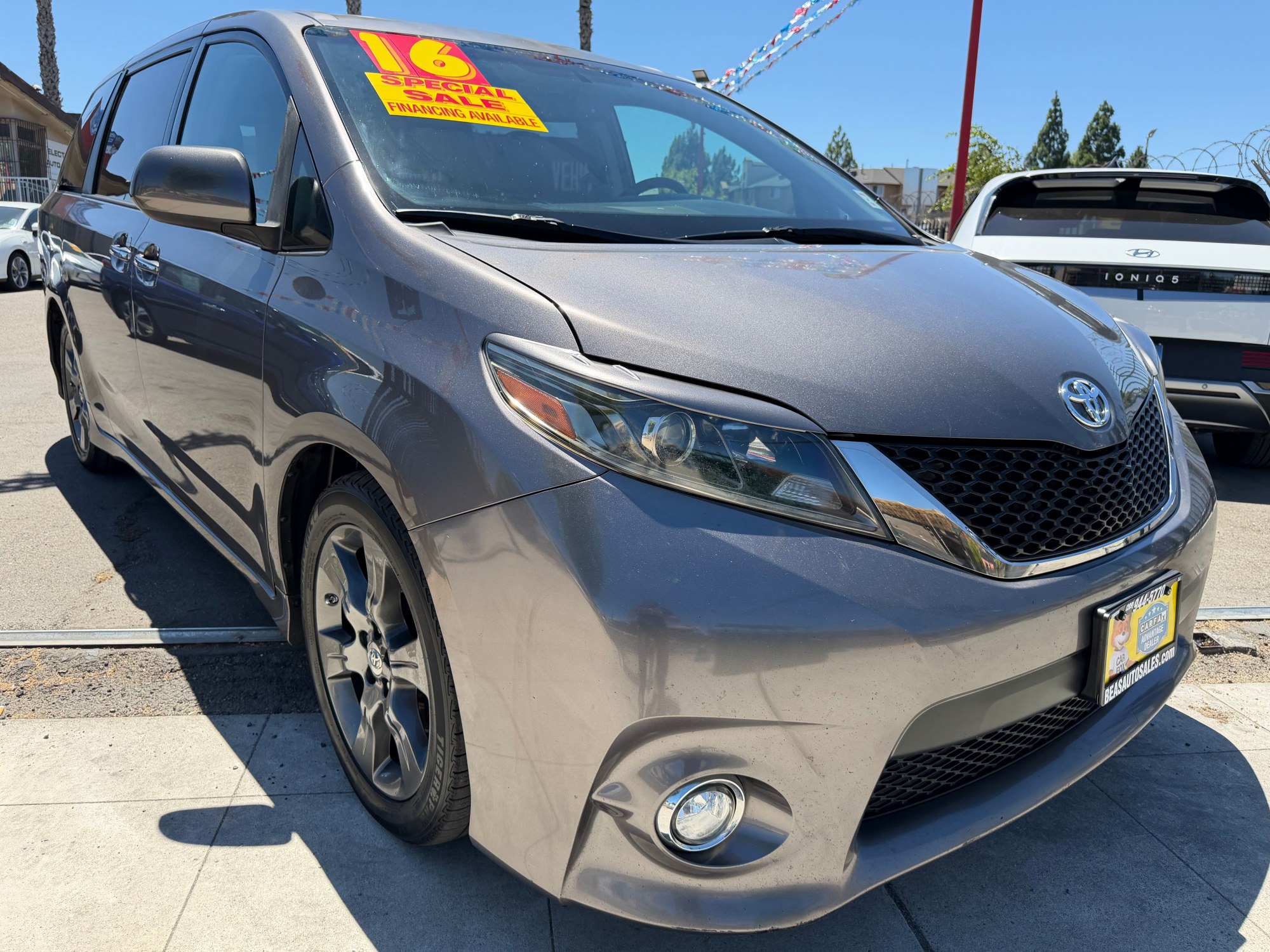 photo of 2016 Toyota Sienna SE FWD 8-Passenger FWD V6
