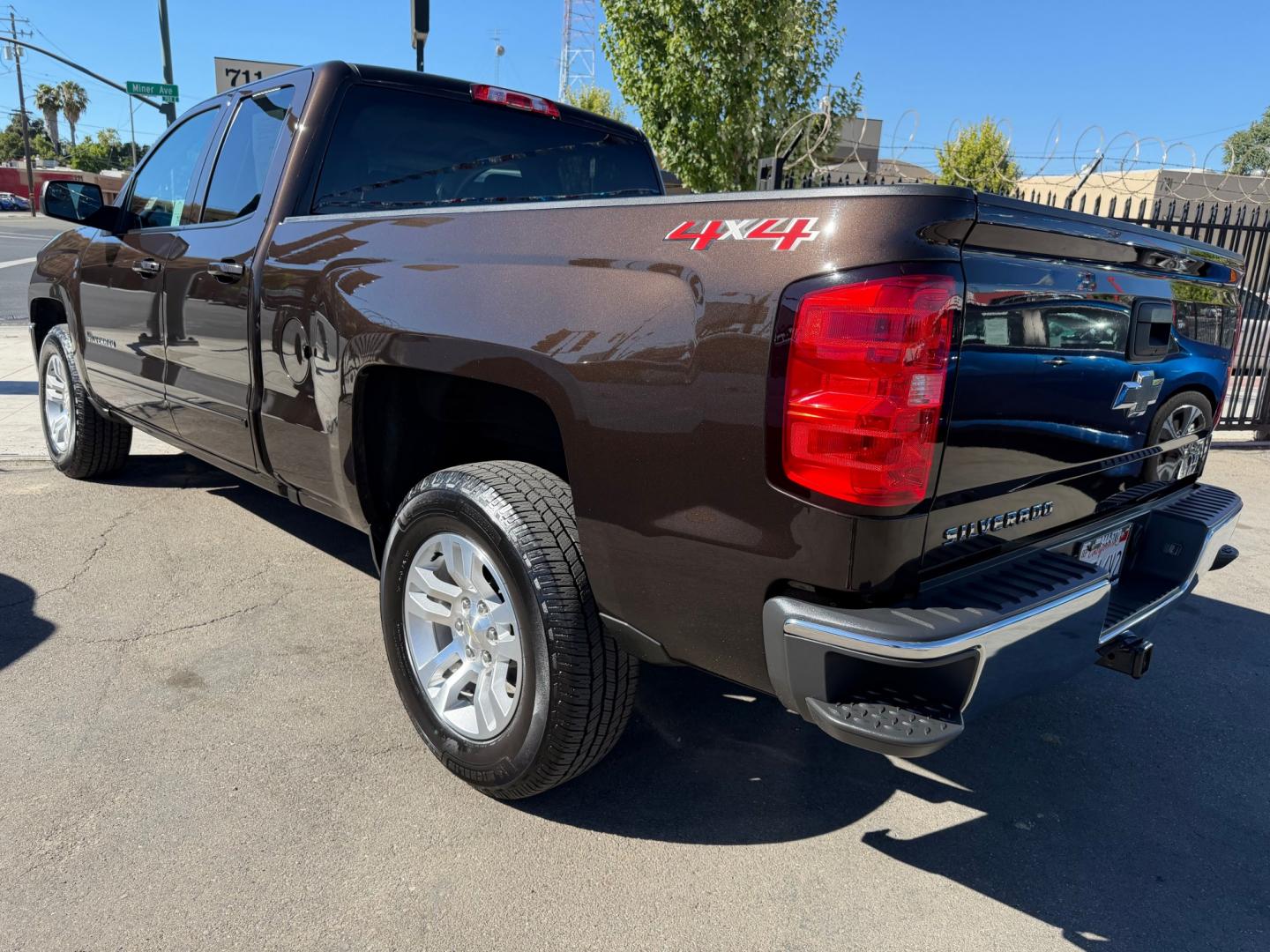 2019 Chevrolet Silverado 1500 Double Cab 4WD (2GCVKPEC7K1) with an 5.3L V8 OHV 16V engine, 6A transmission, located at 744 E Miner Ave, Stockton, CA, 95202, (209) 944-5770, 37.956863, -121.282082- Photo#5