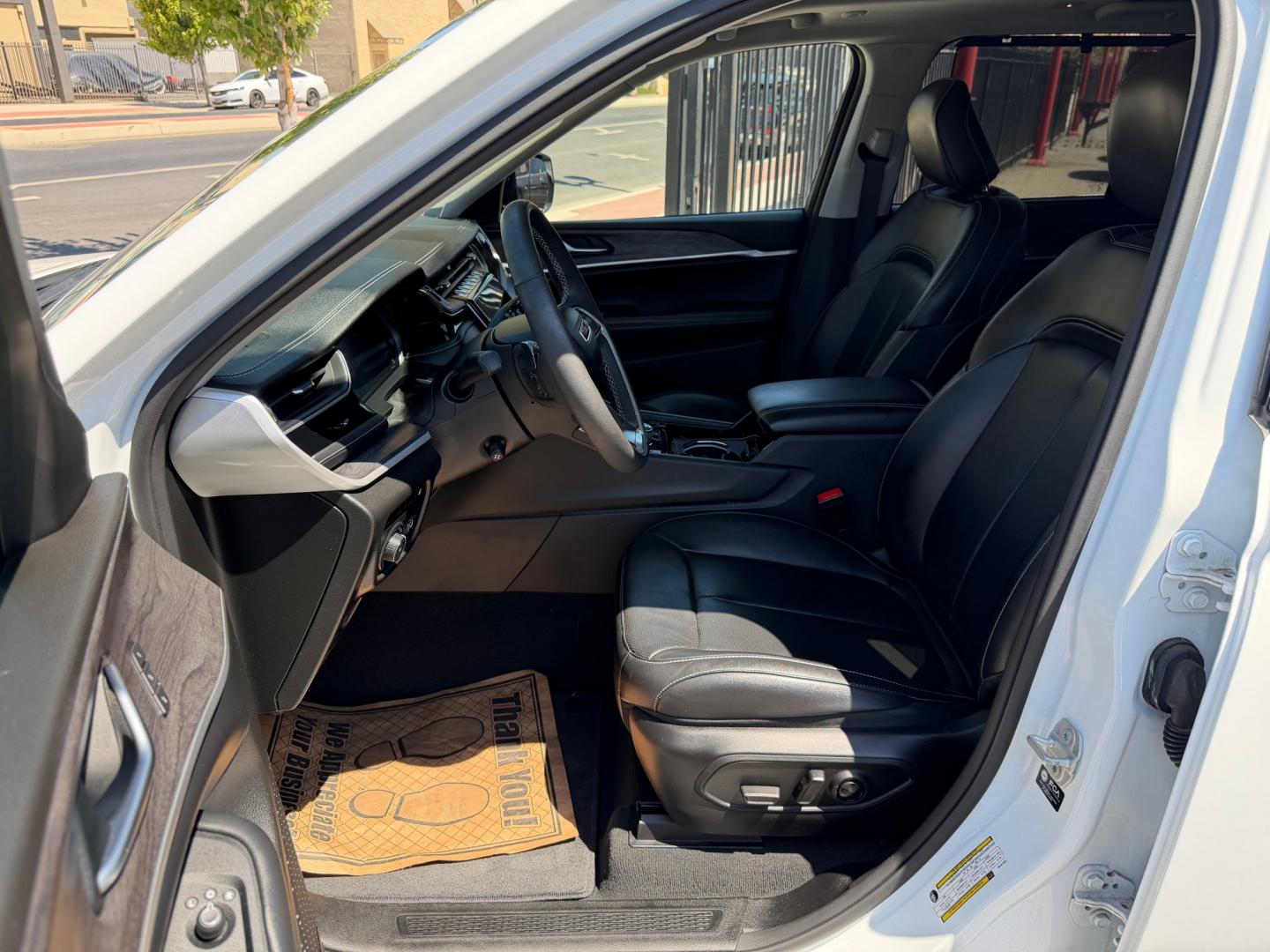 2023 Jeep Grand Cherokee 4xe SPORT (1C4RJYB63P8) with an 2.0L L4 DOHC 16V HYBRID engine, 8A transmission, located at 744 E Miner Ave, Stockton, CA, 95202, (209) 944-5770, 37.956863, -121.282082- Photo#9