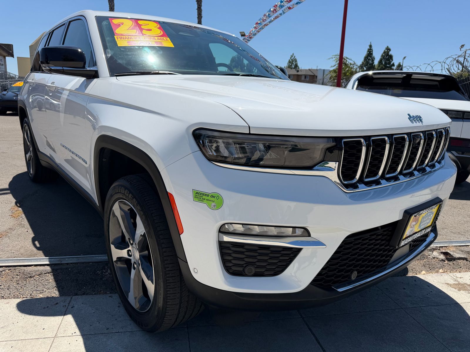 photo of 2023 Jeep Grand Cherokee 4xe 