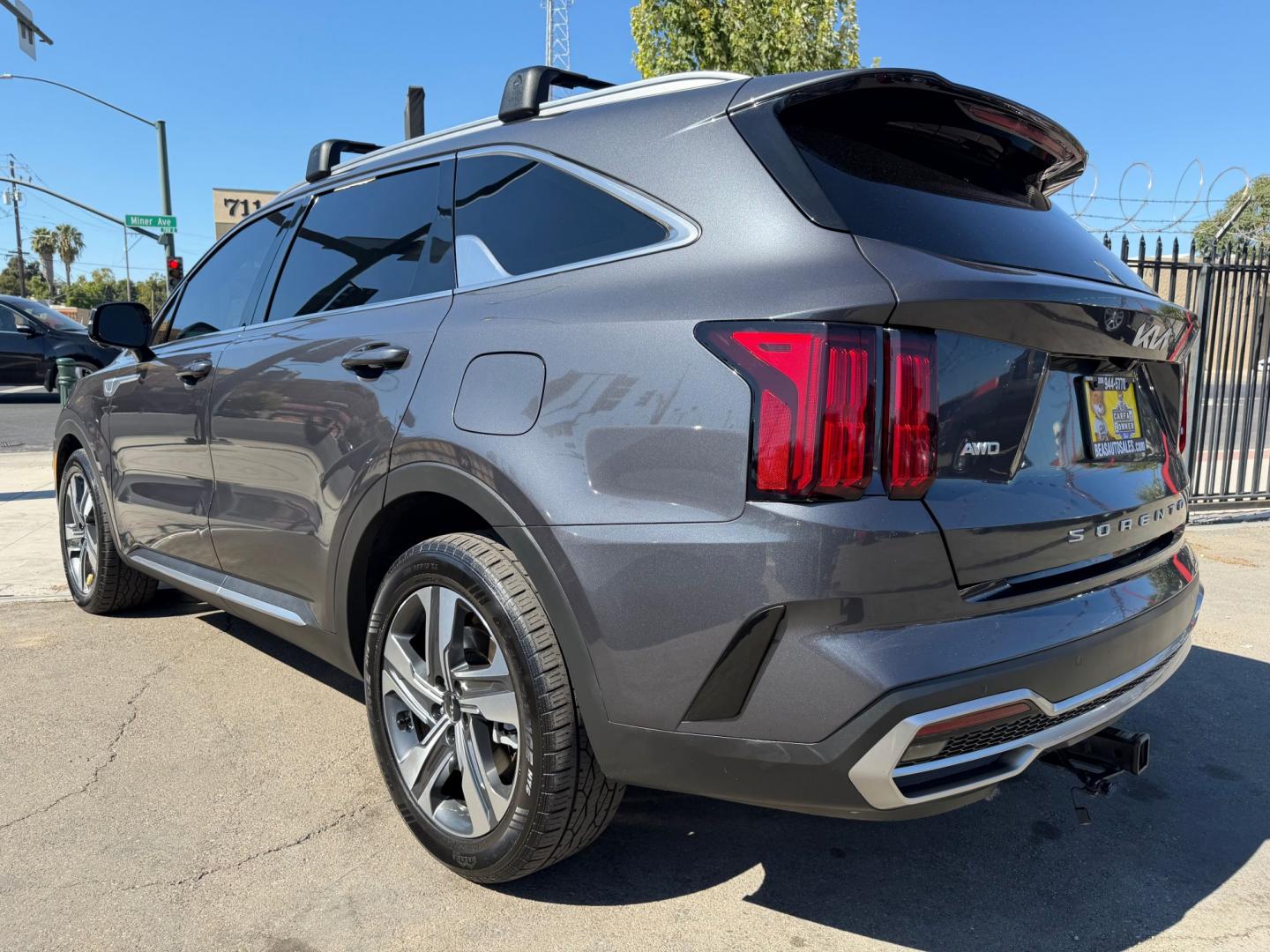 2022 Kia Sorento Plug In Hybrid SX Prestige (KNDRMDLH8N5) with an 1.6L L4 DOHC 16V HYBRID engine, 6A transmission, located at 744 E Miner Ave, Stockton, CA, 95202, (209) 944-5770, 37.956863, -121.282082- Photo#5