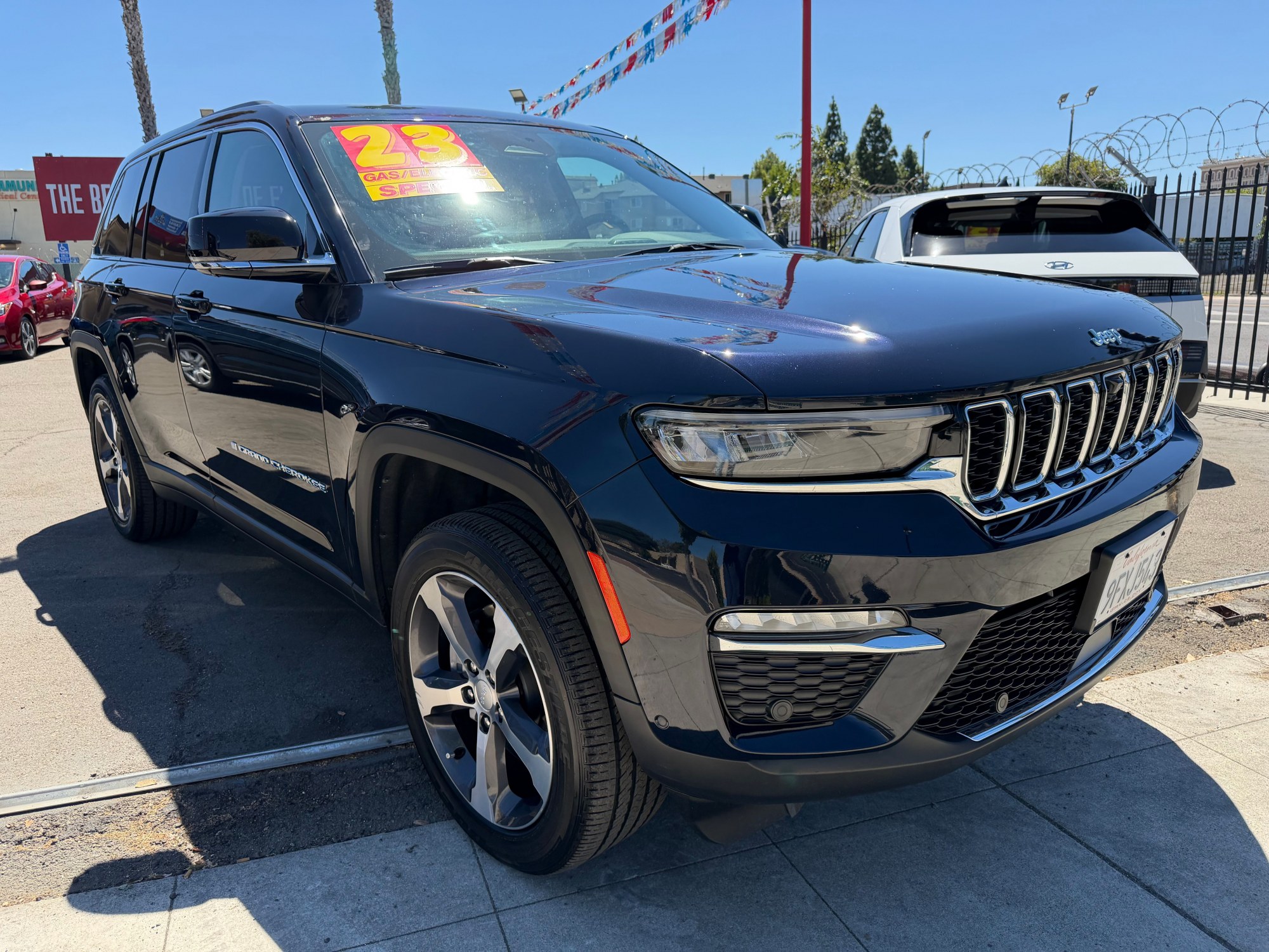 photo of 2023 Jeep Grand Cherokee 4xe 
