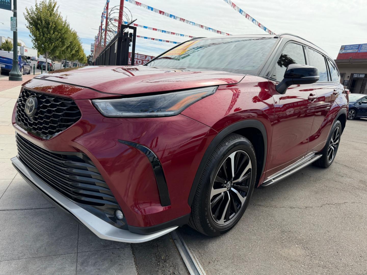 2021 Toyota Highlander XSE FWD V6 (5TDLZRAHXMS) with an 3.5L V6 DOHC 24V engine, 8A transmission, located at 744 E Miner Ave, Stockton, CA, 95202, (209) 944-5770, 37.956863, -121.282082- Photo#3