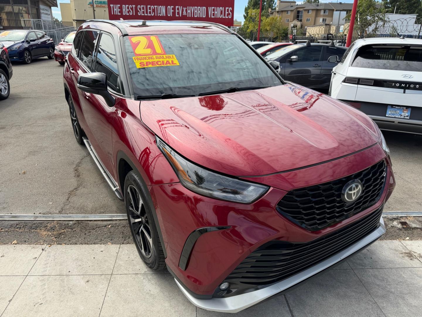 2021 Toyota Highlander XSE FWD V6 (5TDLZRAHXMS) with an 3.5L V6 DOHC 24V engine, 8A transmission, located at 744 E Miner Ave, Stockton, CA, 95202, (209) 944-5770, 37.956863, -121.282082- Photo#1