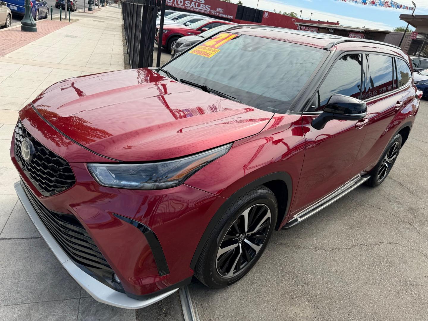 2021 Toyota Highlander XSE FWD V6 (5TDLZRAHXMS) with an 3.5L V6 DOHC 24V engine, 8A transmission, located at 744 E Miner Ave, Stockton, CA, 95202, (209) 944-5770, 37.956863, -121.282082- Photo#4