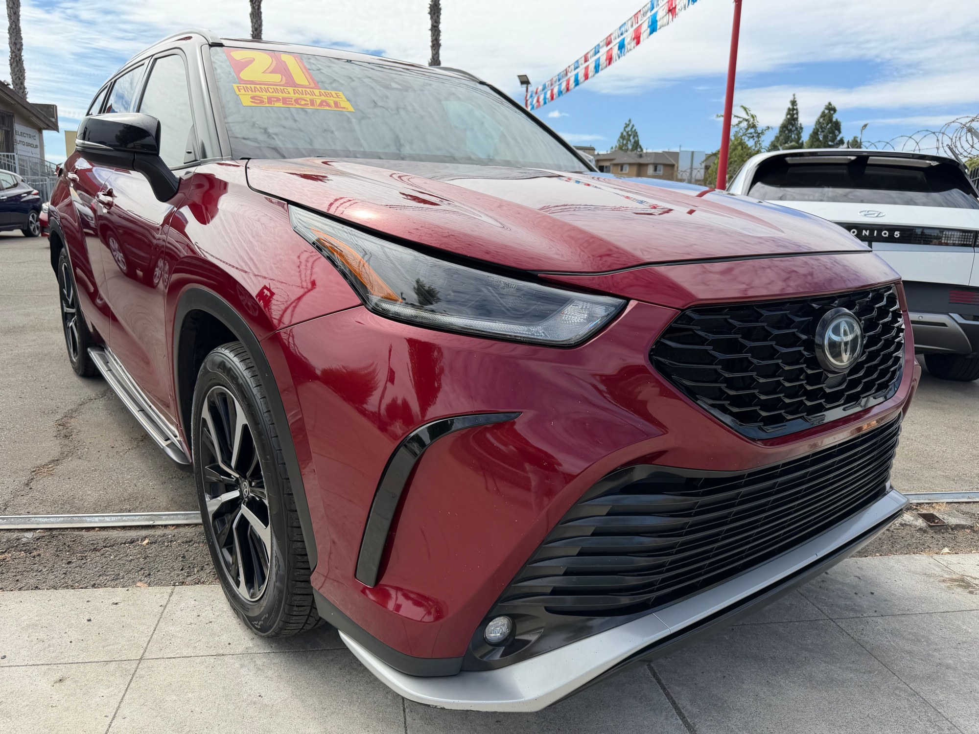 photo of 2021 Toyota Highlander XSE FWD V6