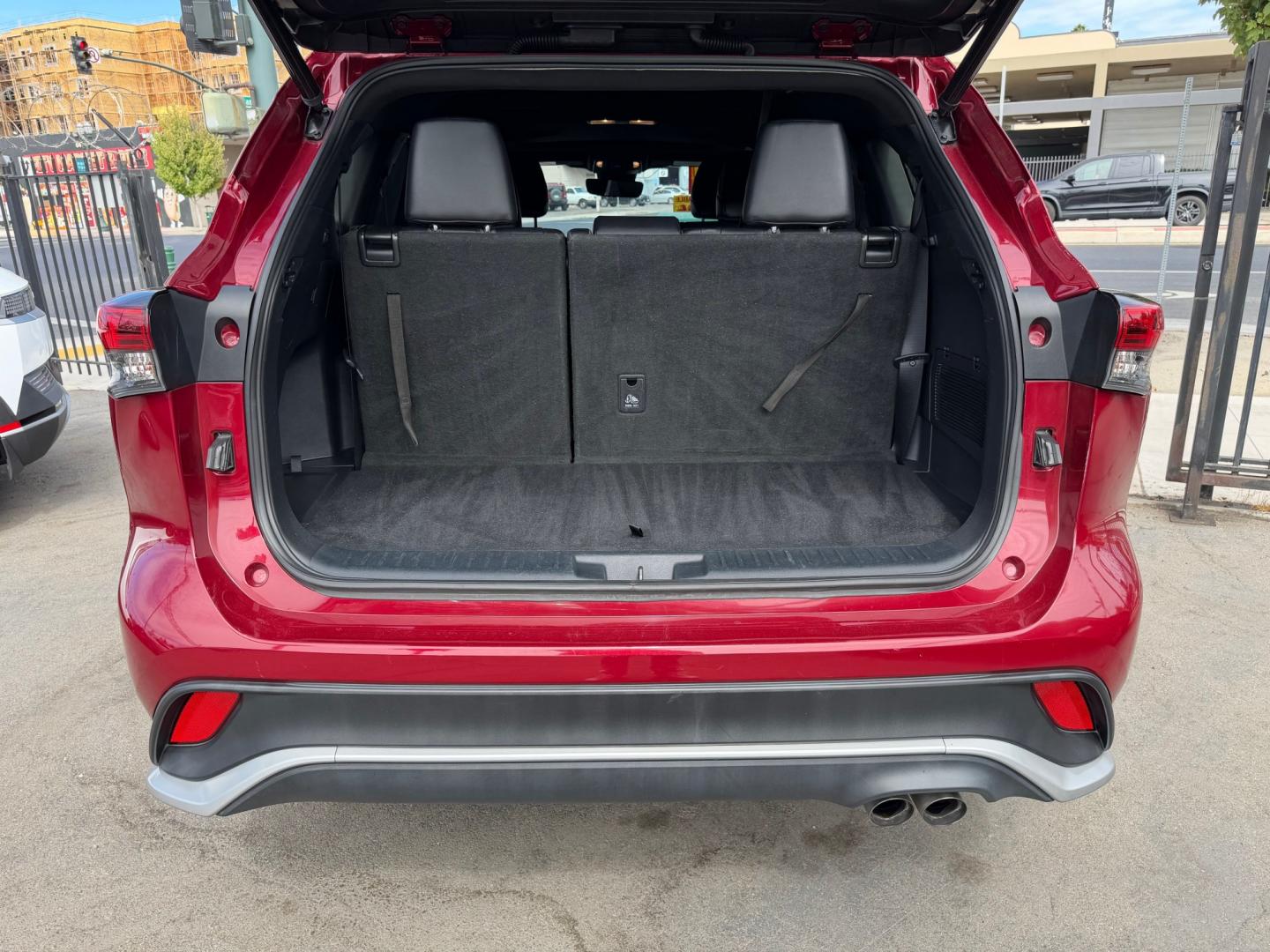 2021 Toyota Highlander XSE FWD V6 (5TDLZRAHXMS) with an 3.5L V6 DOHC 24V engine, 8A transmission, located at 744 E Miner Ave, Stockton, CA, 95202, (209) 944-5770, 37.956863, -121.282082- Photo#12