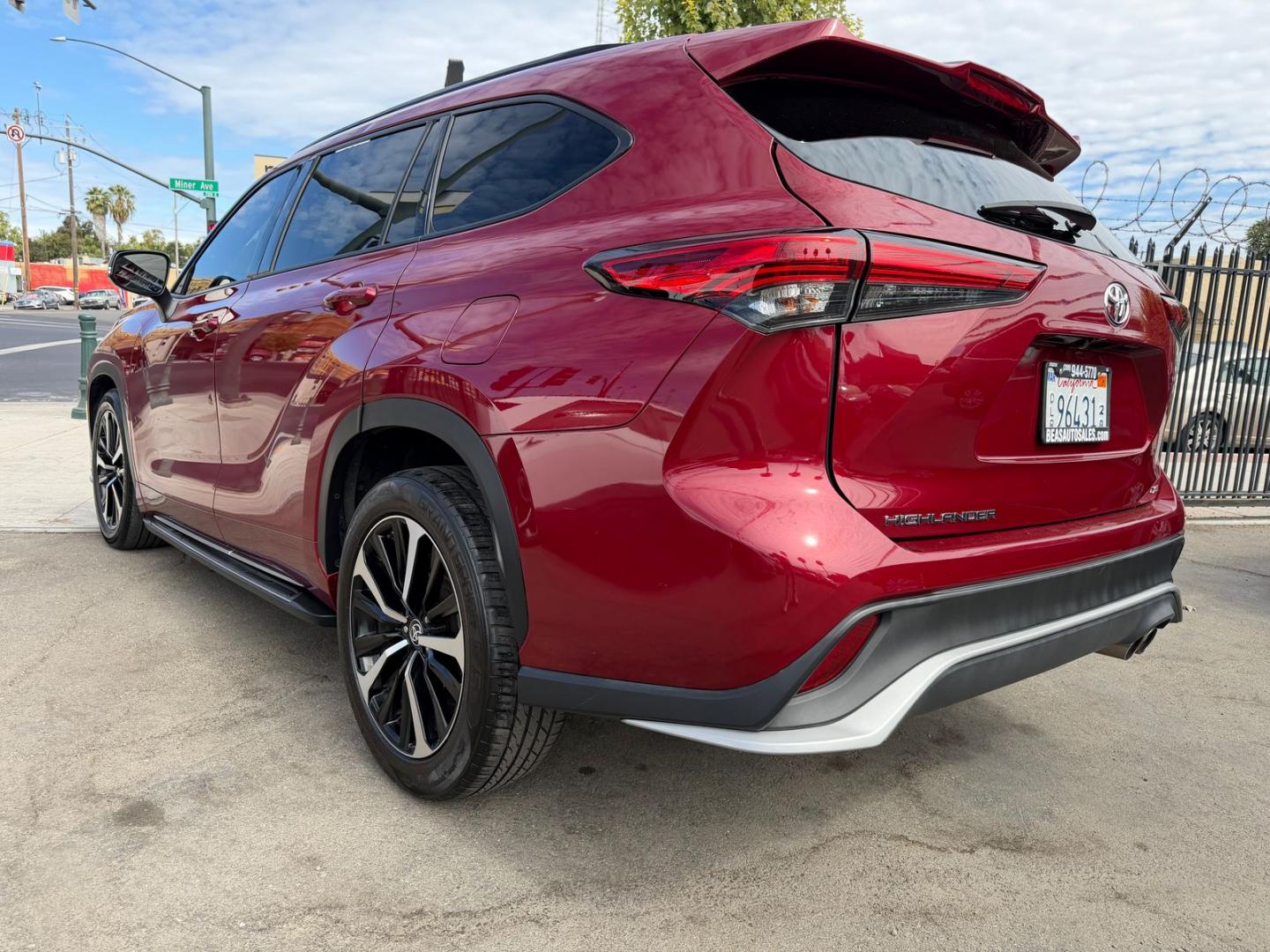 2021 Toyota Highlander XSE FWD V6 (5TDLZRAHXMS) with an 3.5L V6 DOHC 24V engine, 8A transmission, located at 744 E Miner Ave, Stockton, CA, 95202, (209) 944-5770, 37.956863, -121.282082- Photo#5