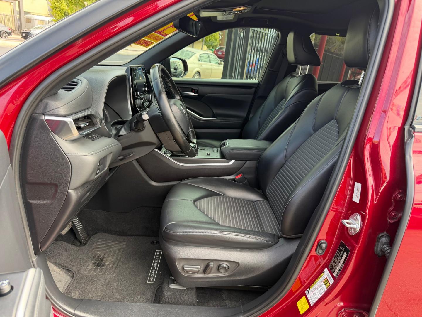 2021 Toyota Highlander XSE FWD V6 (5TDLZRAHXMS) with an 3.5L V6 DOHC 24V engine, 8A transmission, located at 744 E Miner Ave, Stockton, CA, 95202, (209) 944-5770, 37.956863, -121.282082- Photo#9