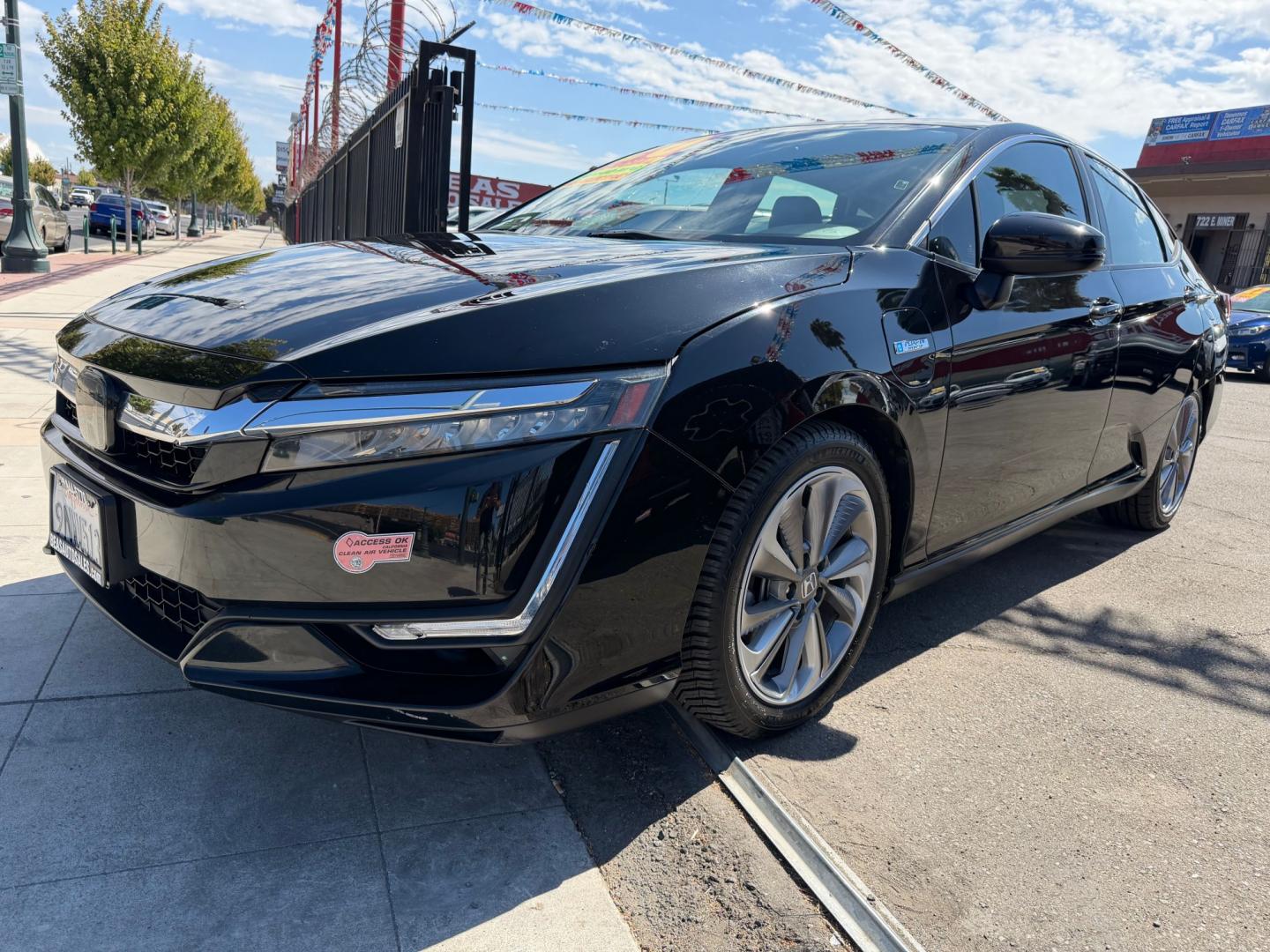 2020 Honda Clarity Touring Plug-In Hybrid (JHMZC5F34LC) with an 1.5L L4 DOHC 16V HYBRID engine, CVT transmission, located at 744 E Miner Ave, Stockton, CA, 95202, (209) 944-5770, 37.956863, -121.282082- Photo#3