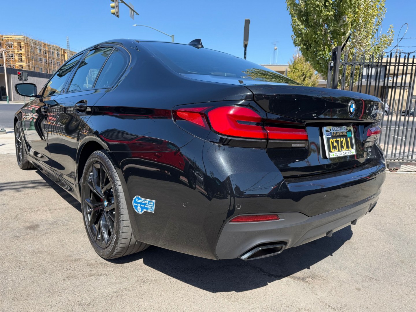 2021 BMW 5-Series 530e (WBA13AG00MC) , 8A transmission, located at 744 E Miner Ave, Stockton, CA, 95202, (209) 944-5770, 37.956863, -121.282082- Photo#5