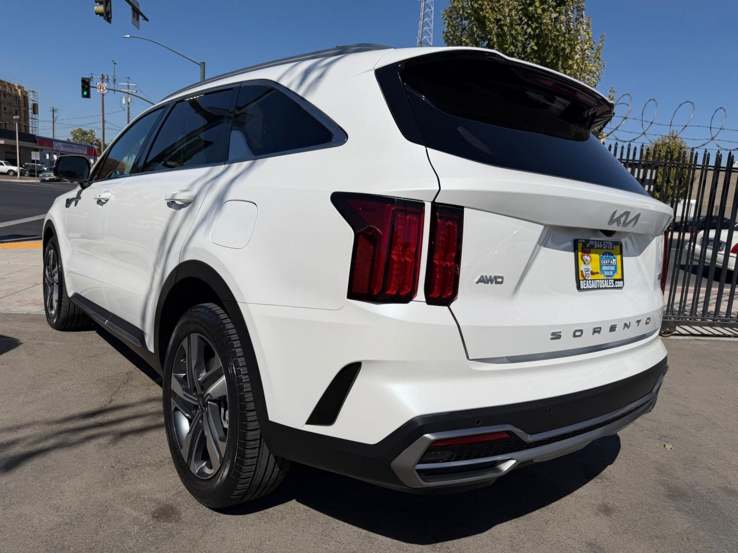 2022 Kia Sorento Plug In Hybrid SX Prestige (KNDRMDLH1N5) with an 1.6L L4 DOHC 16V HYBRID engine, 6A transmission, located at 744 E Miner Ave, Stockton, CA, 95202, (209) 944-5770, 37.956863, -121.282082- Photo#5