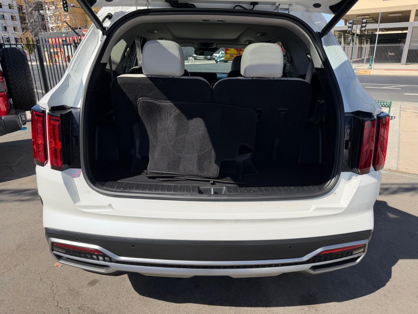 2022 Kia Sorento Plug In Hybrid SX Prestige (KNDRMDLH1N5) with an 1.6L L4 DOHC 16V HYBRID engine, 6A transmission, located at 744 E Miner Ave, Stockton, CA, 95202, (209) 944-5770, 37.956863, -121.282082- Photo#12