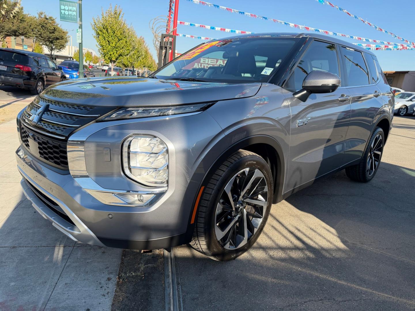 2023 Mitsubishi Outlander PHEV SE (JA4T5UA92PZ) with an 2.0L L4 DOHC 16V HYBRID engine, 1A transmission, located at 744 E Miner Ave, Stockton, CA, 95202, (209) 944-5770, 37.956863, -121.282082- Photo#3