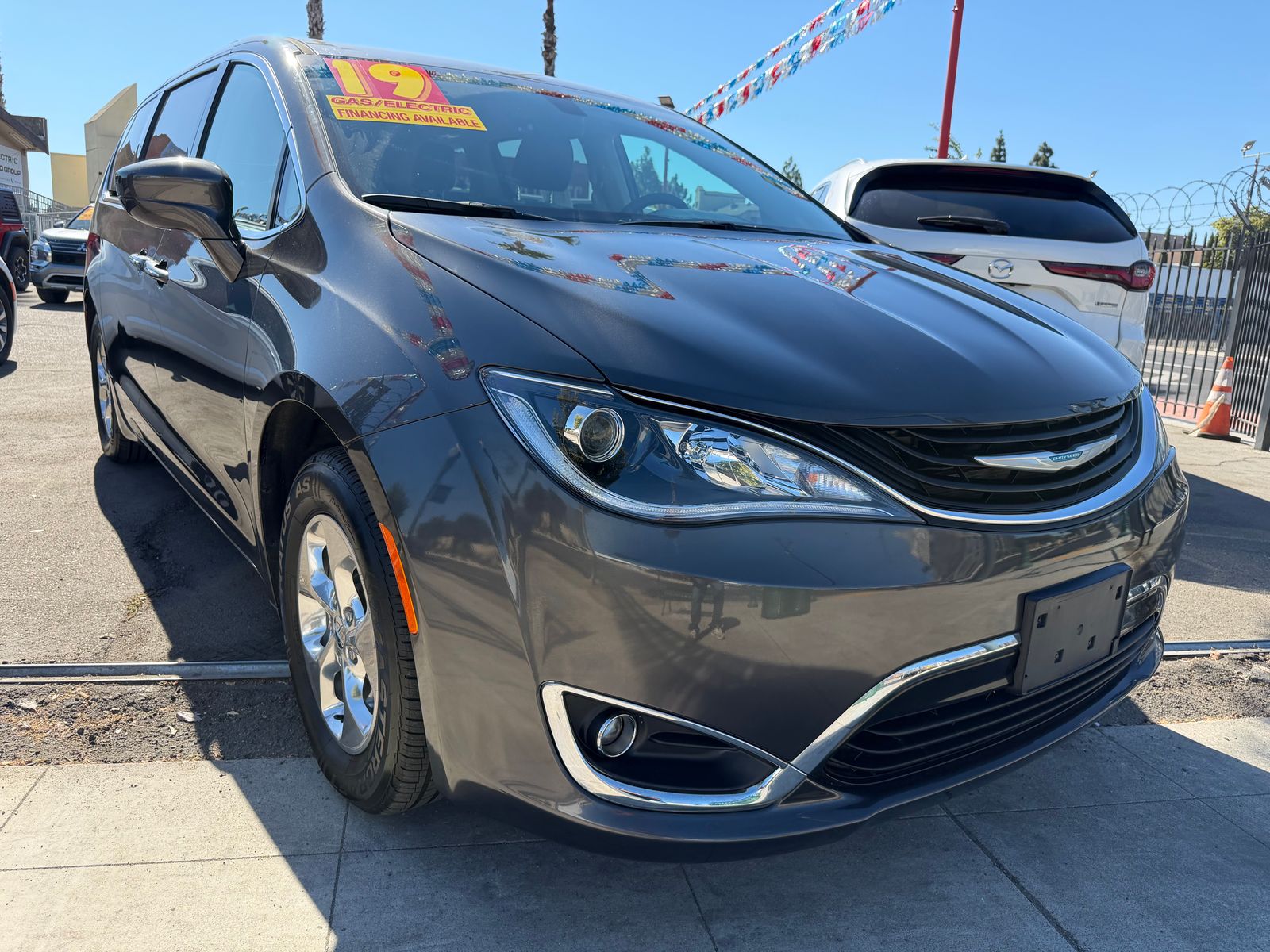 photo of 2019 Chrysler Pacifica Hybrid Touring Plus
