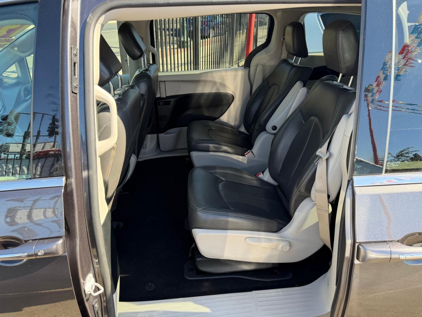 2019 Chrysler Pacifica Hybrid Touring Plus (2C4RC1H77KR) with an 3.6L V6 DOHC 24V HYBRID engine, CVT transmission, located at 744 E Miner Ave, Stockton, CA, 95202, (209) 944-5770, 37.956863, -121.282082- Photo#11