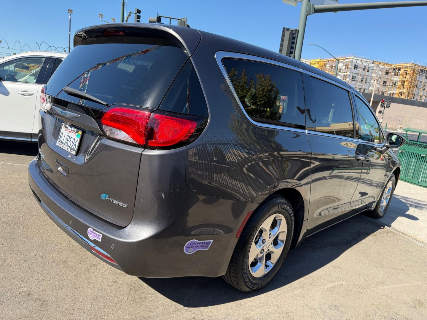 2019 Chrysler Pacifica Hybrid Touring Plus (2C4RC1H77KR) with an 3.6L V6 DOHC 24V HYBRID engine, CVT transmission, located at 744 E Miner Ave, Stockton, CA, 95202, (209) 944-5770, 37.956863, -121.282082- Photo#7