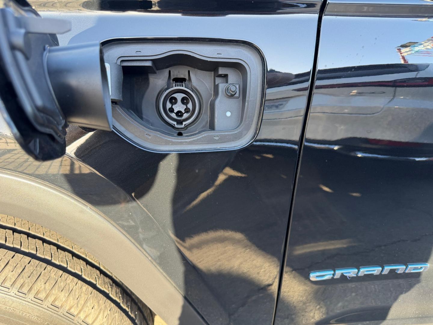 2023 BLACK Jeep Grand Cherokee 4xe Limited (1C4RJYB67PC) with an 2.0L L4 DOHC 16V HYBRID engine, 8A transmission, located at 744 E Miner Ave, Stockton, CA, 95202, (209) 944-5770, 37.956863, -121.282082- Photo#11